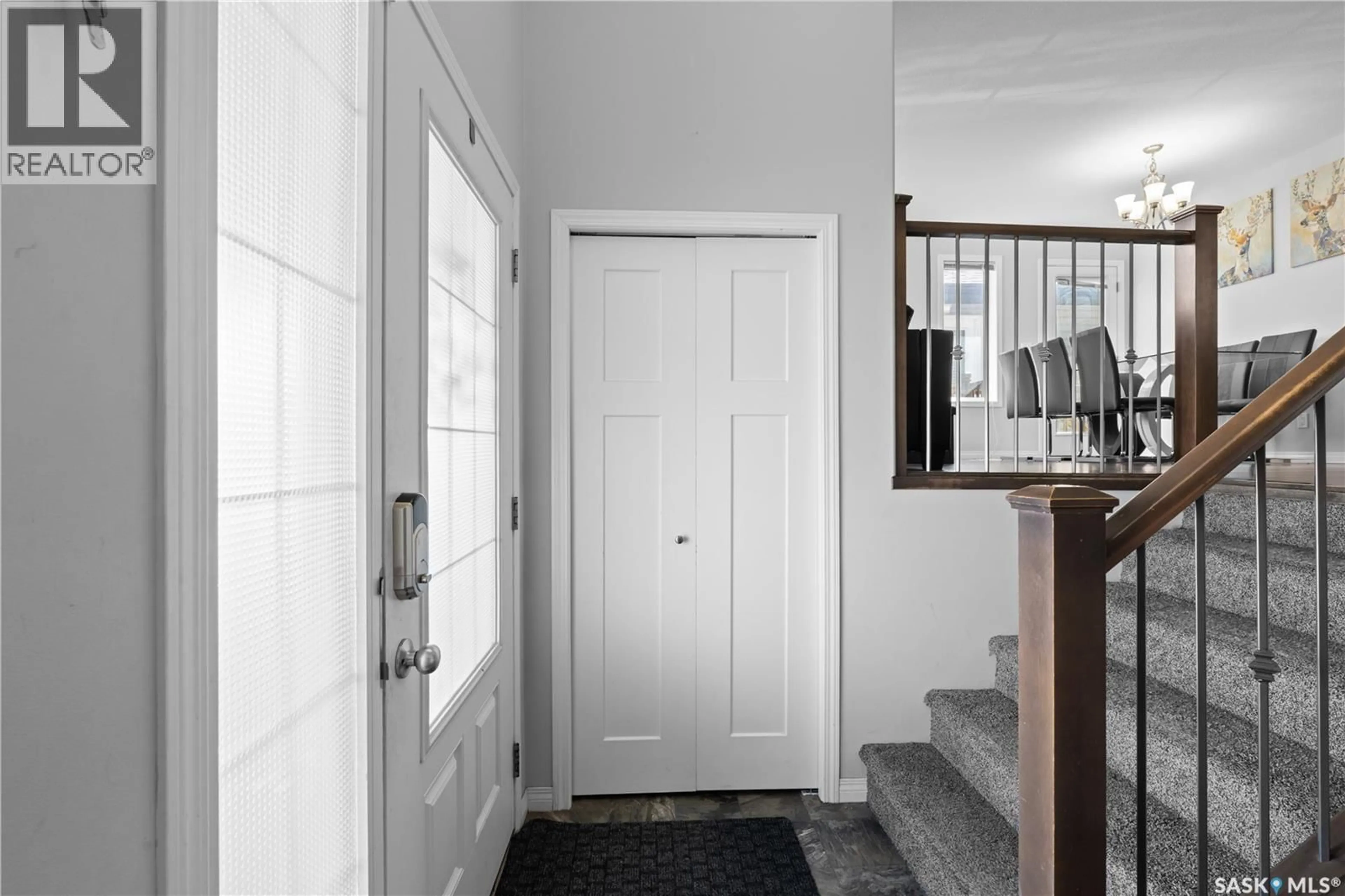 Indoor entryway for 119 MANINGAS BEND, Saskatoon Saskatchewan S7S1N1