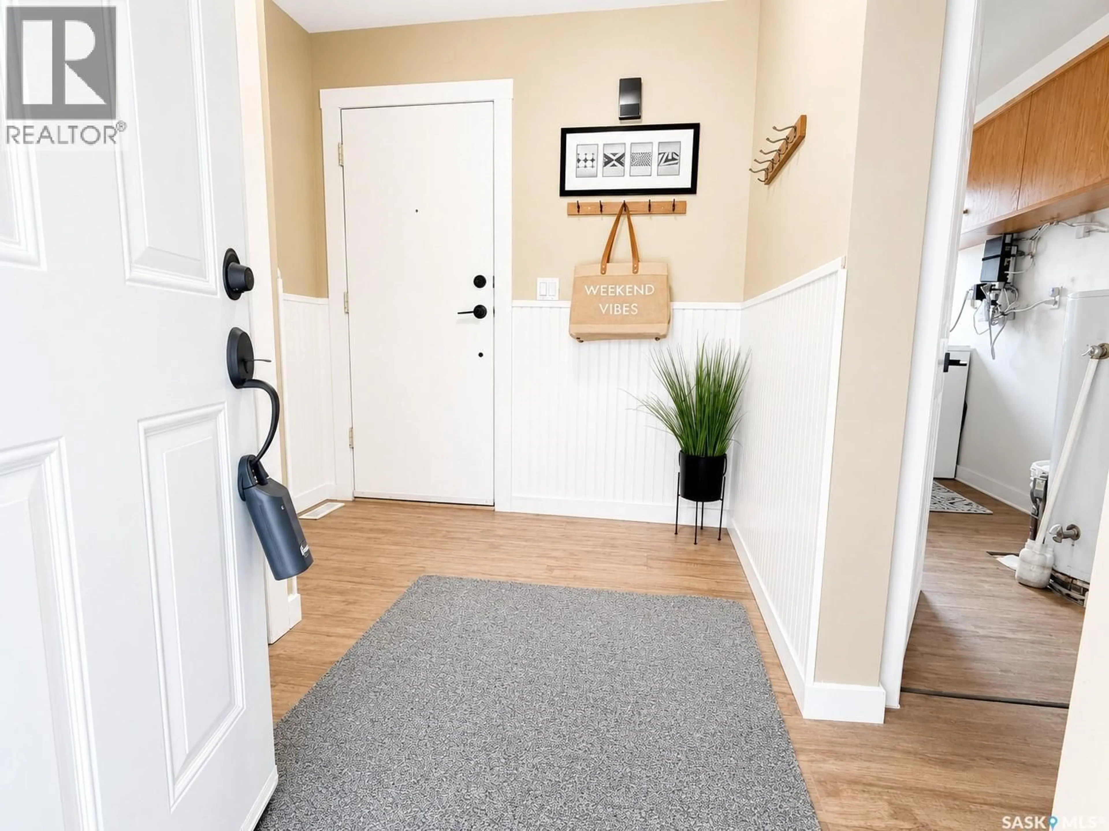 Indoor entryway for 1538 RUPERT STREET, Regina Saskatchewan S4N1W2