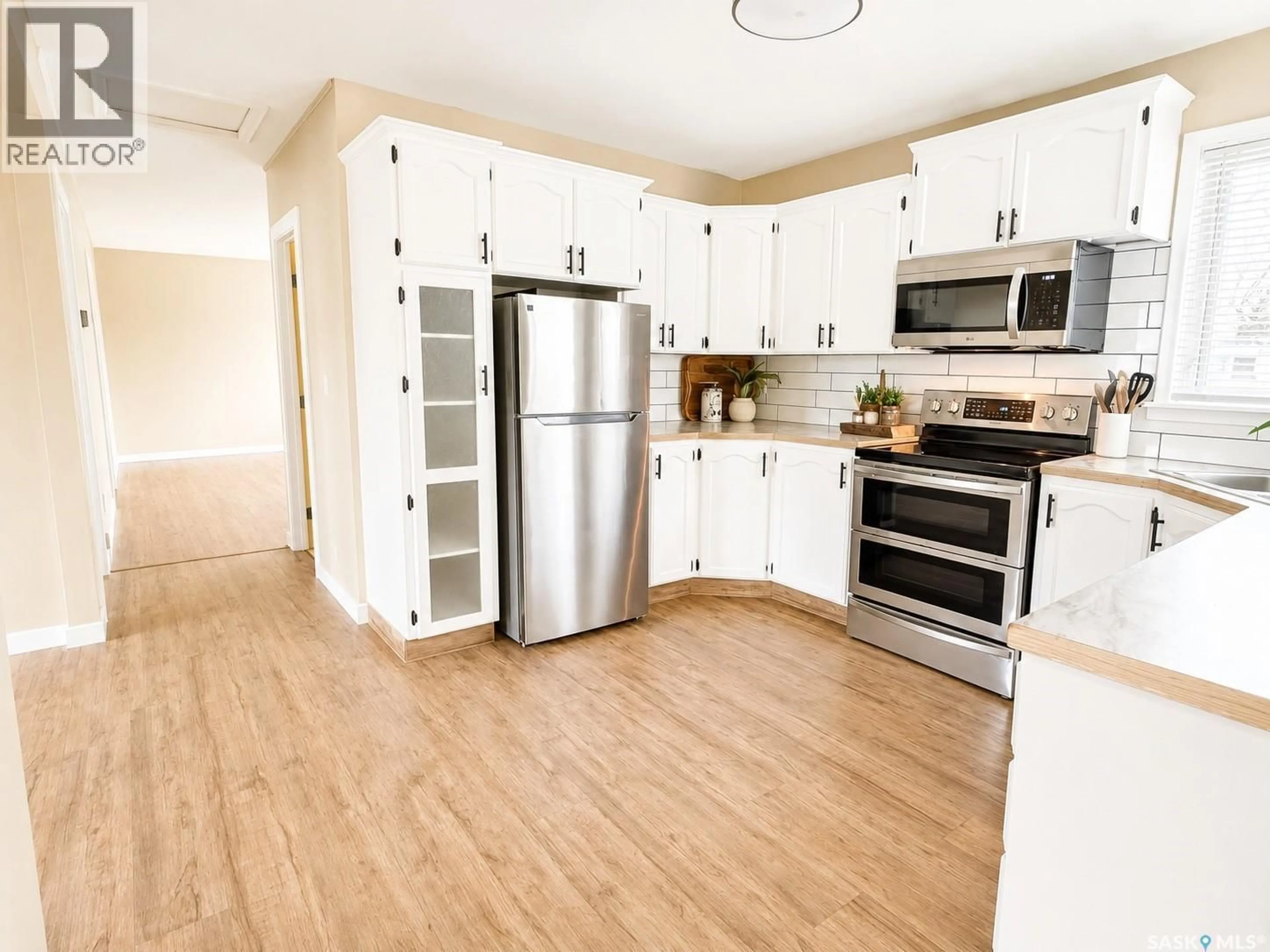 Open concept kitchen, wood/laminate floor for 1538 RUPERT STREET, Regina Saskatchewan S4N1W2