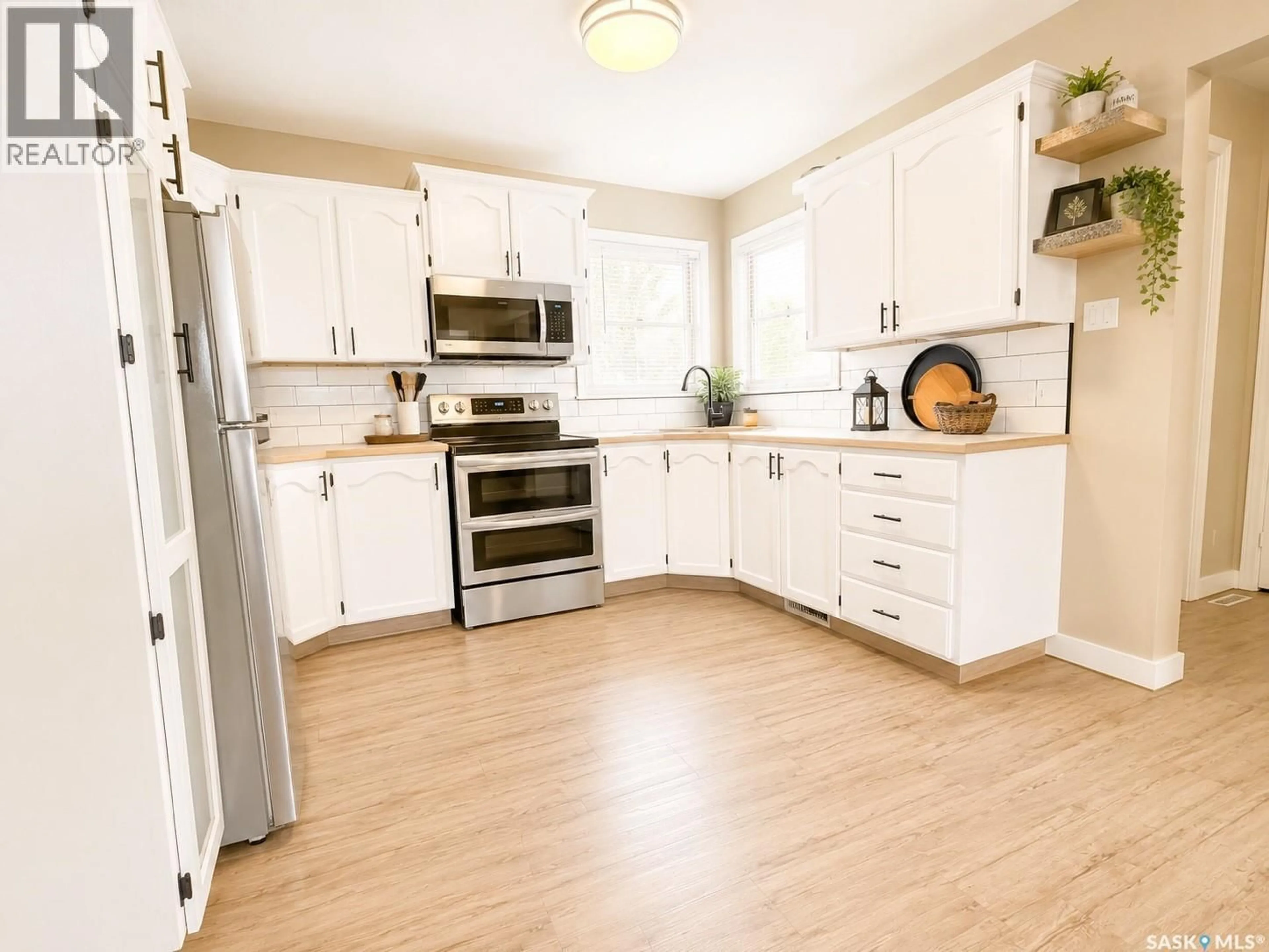 Open concept kitchen, wood/laminate floor for 1538 RUPERT STREET, Regina Saskatchewan S4N1W2