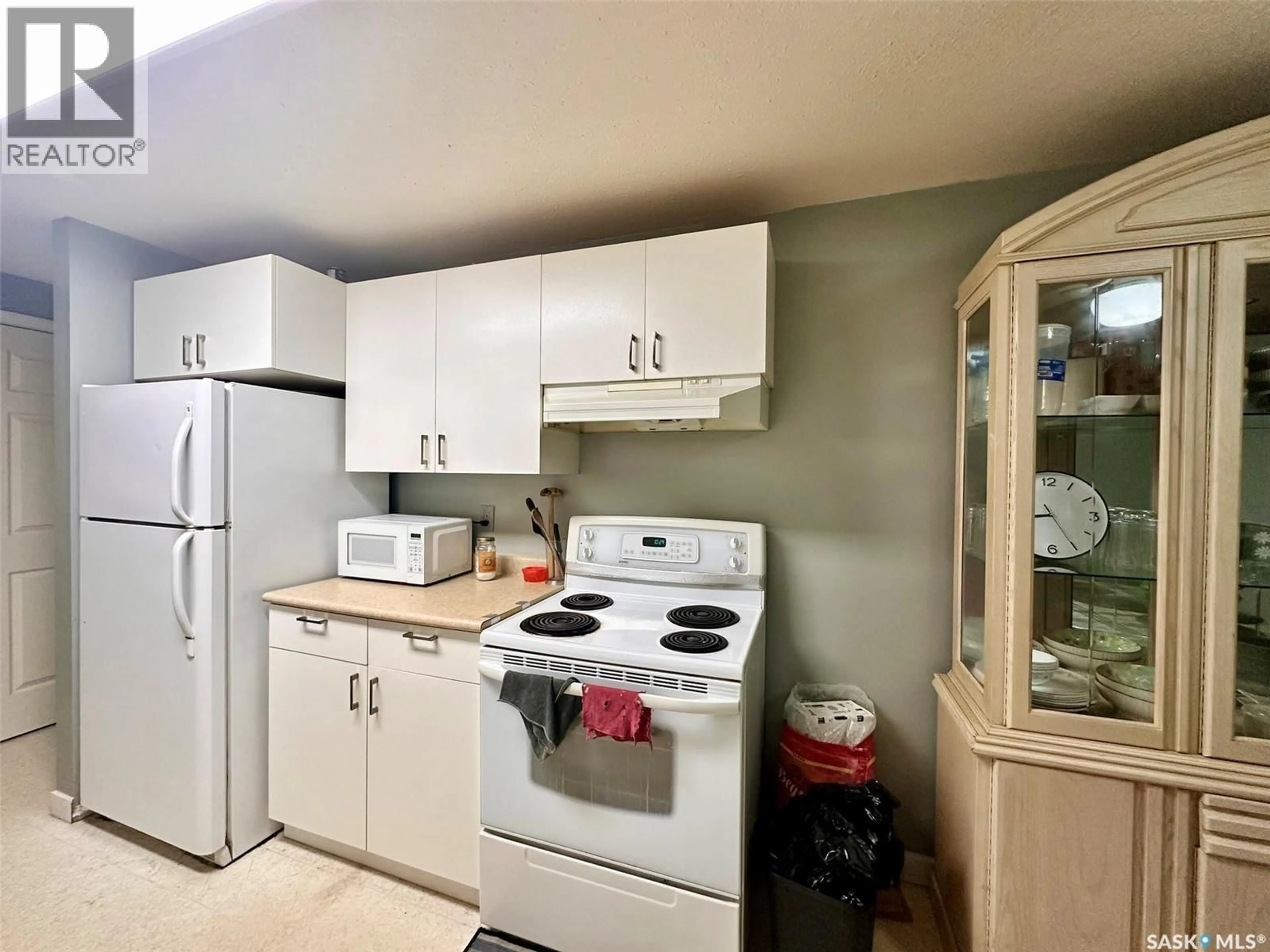 Standard kitchen, unknown for 4 - 3625 CHABEN PLACE, Saskatoon Saskatchewan S7H4E9