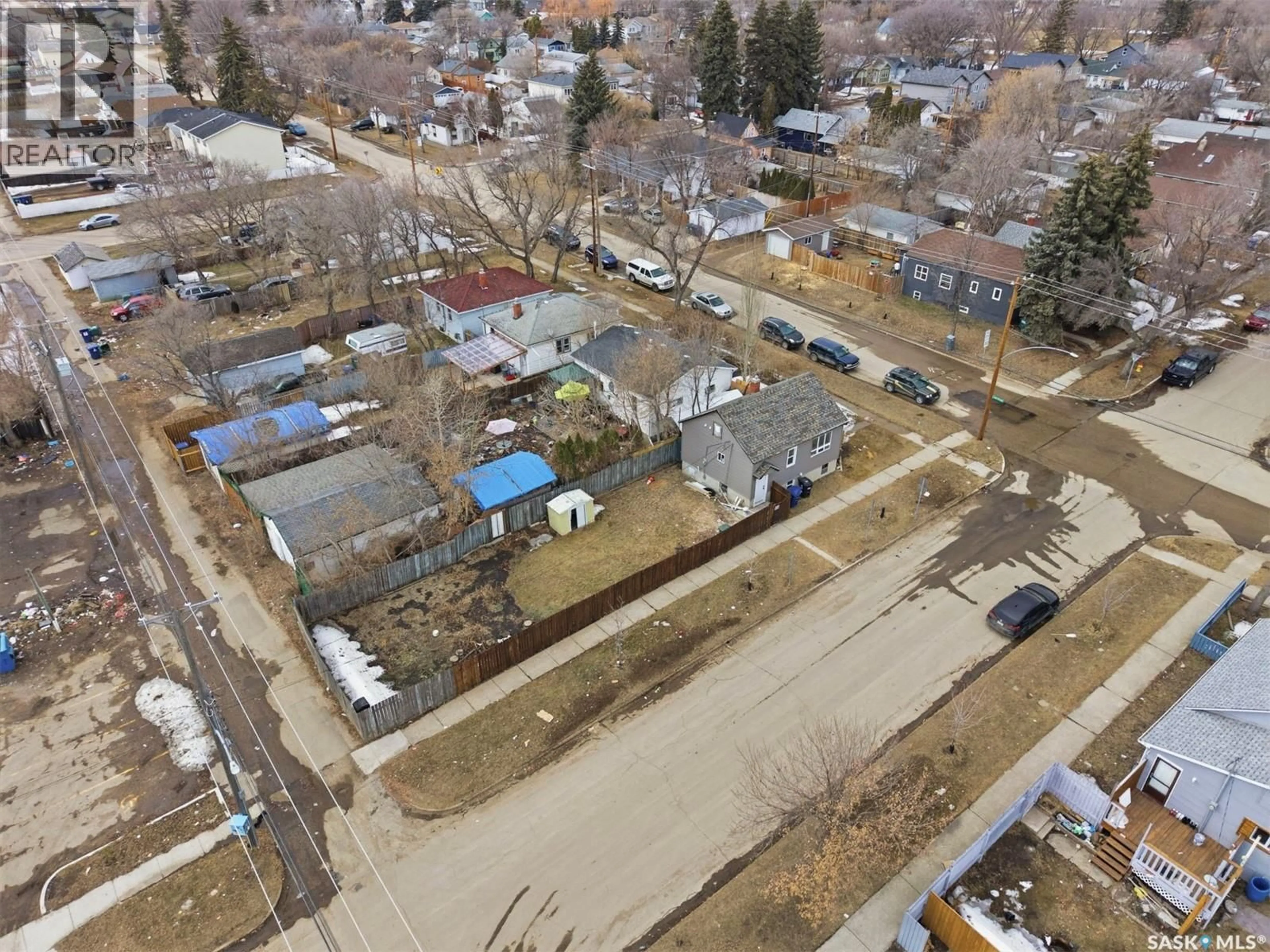A pic from outside/outdoor area/front of a property/back of a property/a pic from drone, street for 1001 23RD STREET, Saskatoon Saskatchewan S7L0A6