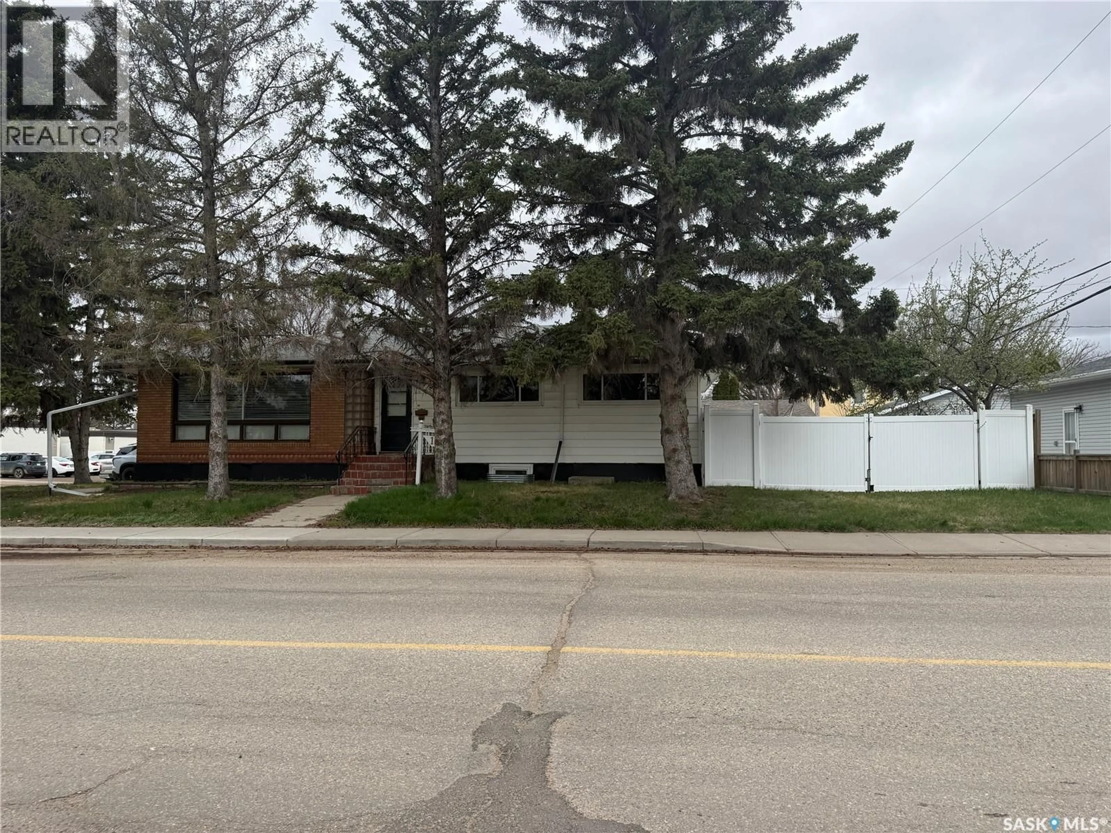Unknown for 1018 11TH AVENUE, Moose Jaw Saskatchewan S6H4L5