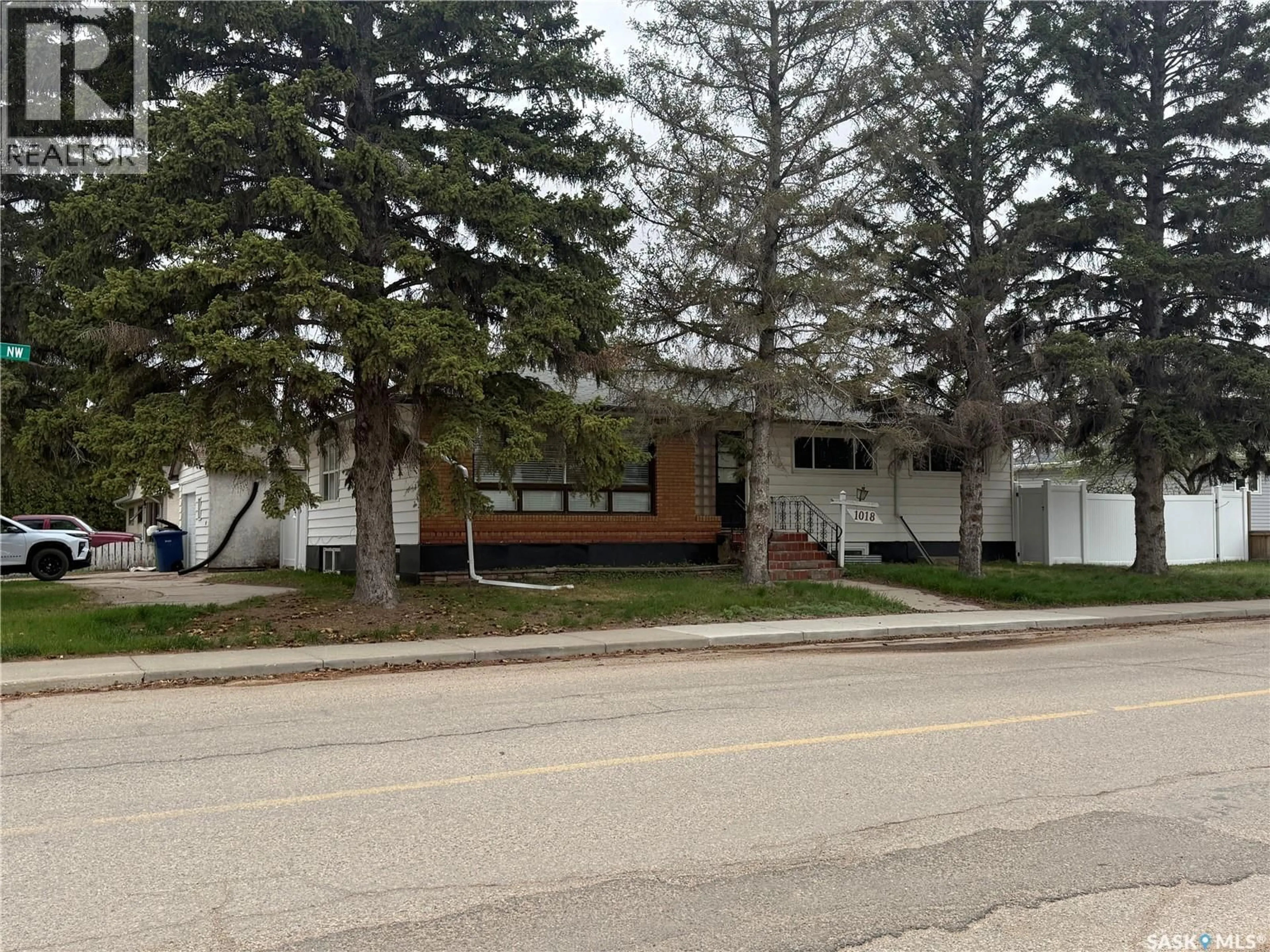 Unknown for 1018 11TH AVENUE, Moose Jaw Saskatchewan S6H4L5