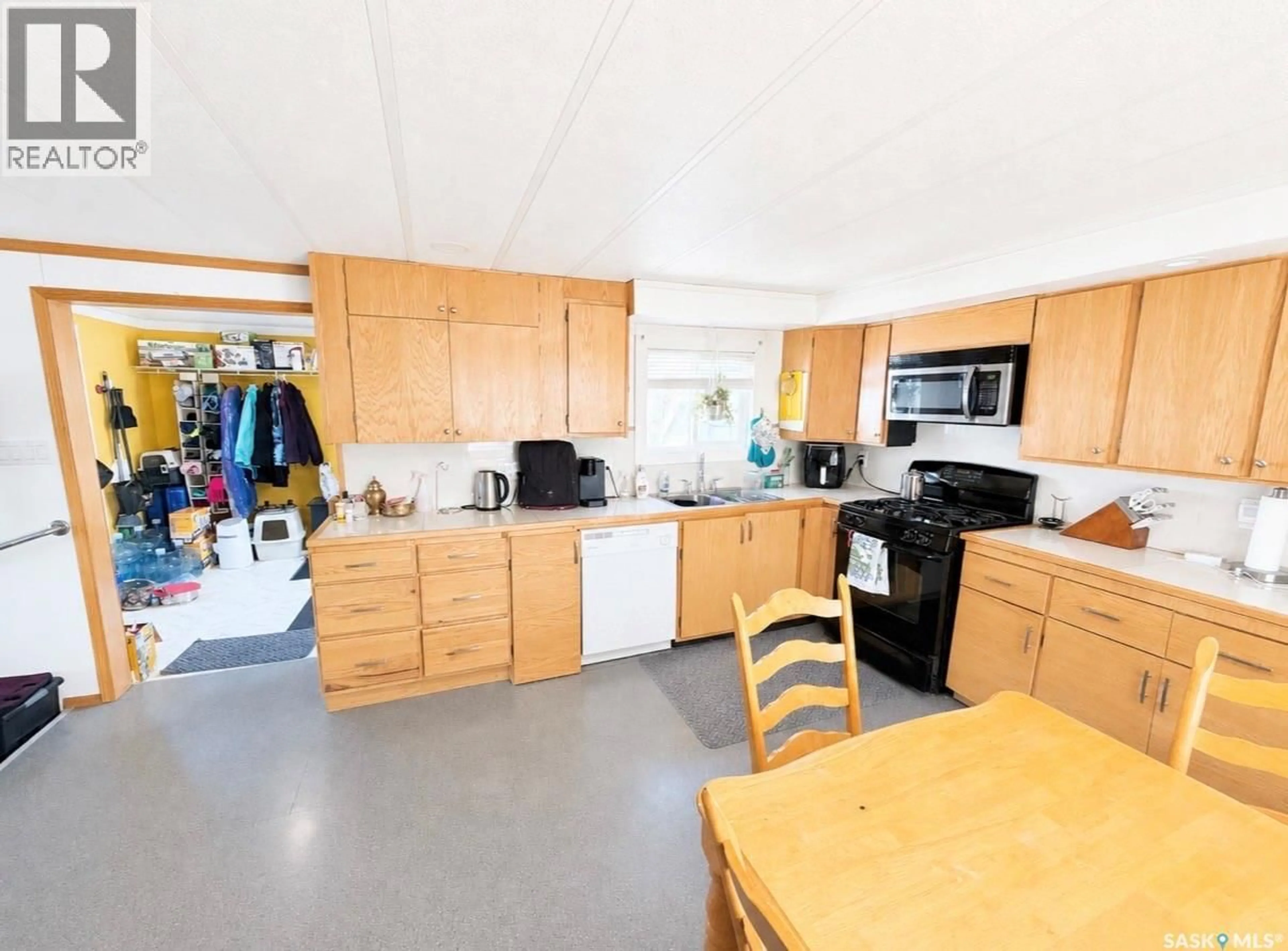 Standard kitchen, unknown for 509 TOEWS STREET, Morse Saskatchewan S0H3C0