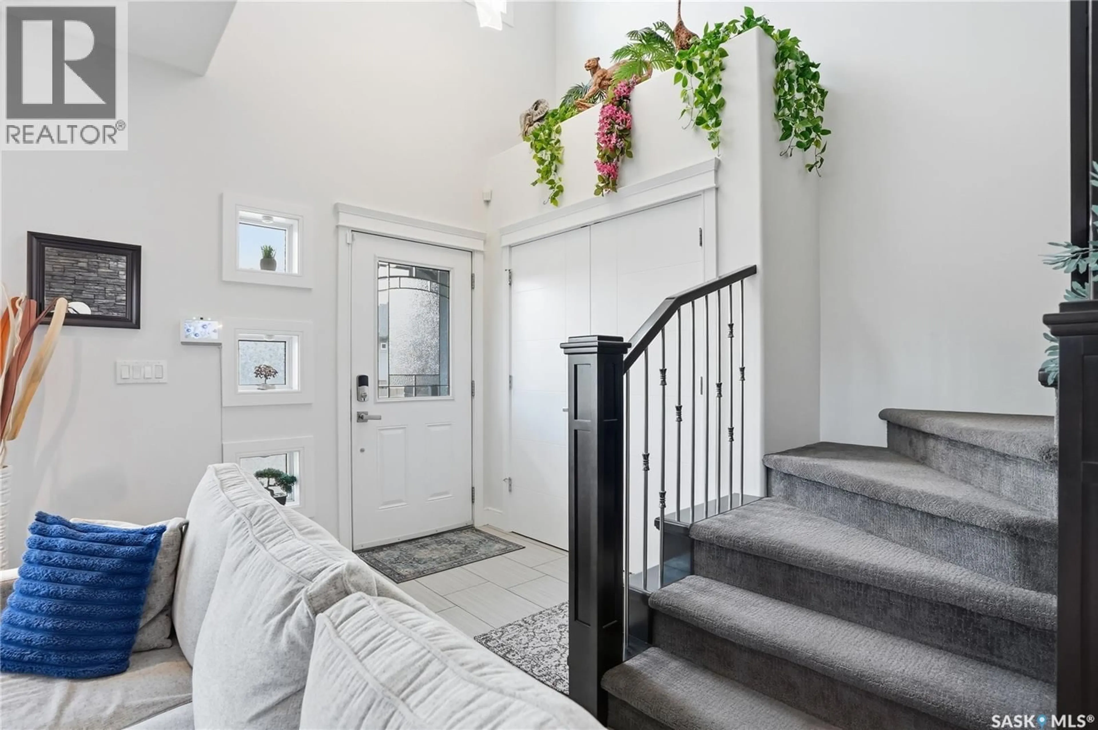 Indoor entryway for 102 TEAL CRESCENT, Saskatoon Saskatchewan S7T0P9