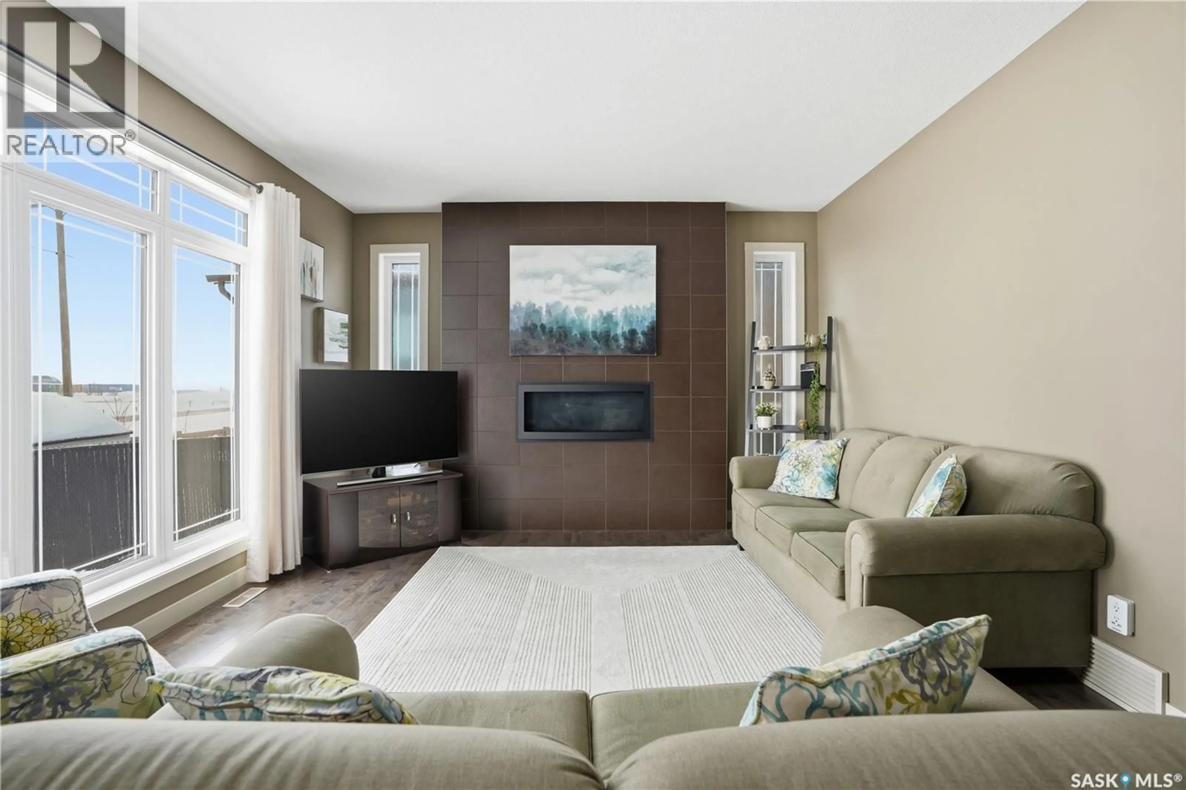 Living room with furniture, unknown for 1532 MAPLE HILL CRESCENT, Regina Saskatchewan S4X0E8