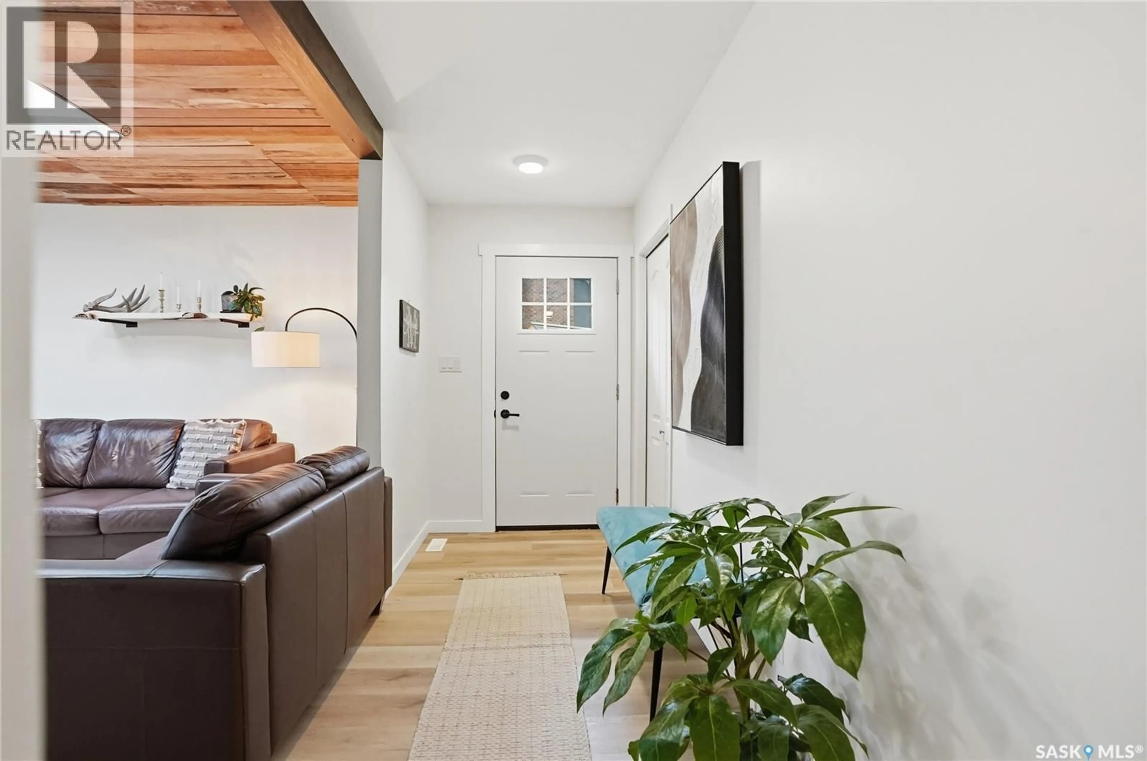 Indoor entryway for 434 SKEENA COURT, Saskatoon Saskatchewan S7K4H2