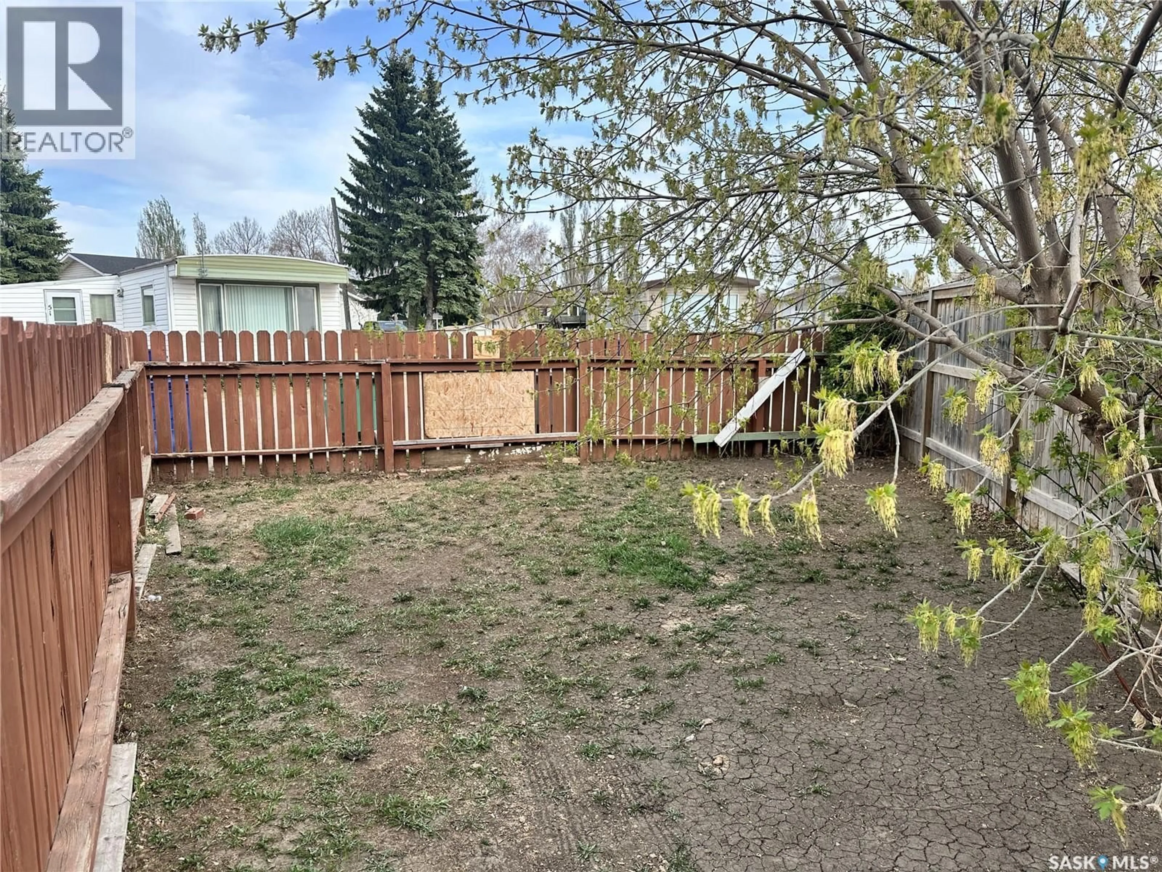 A pic from outside/outdoor area/front of a property/back of a property/a pic from drone, unknown for 53 219 GRANT STREET, Saskatoon Saskatchewan S7N2A5