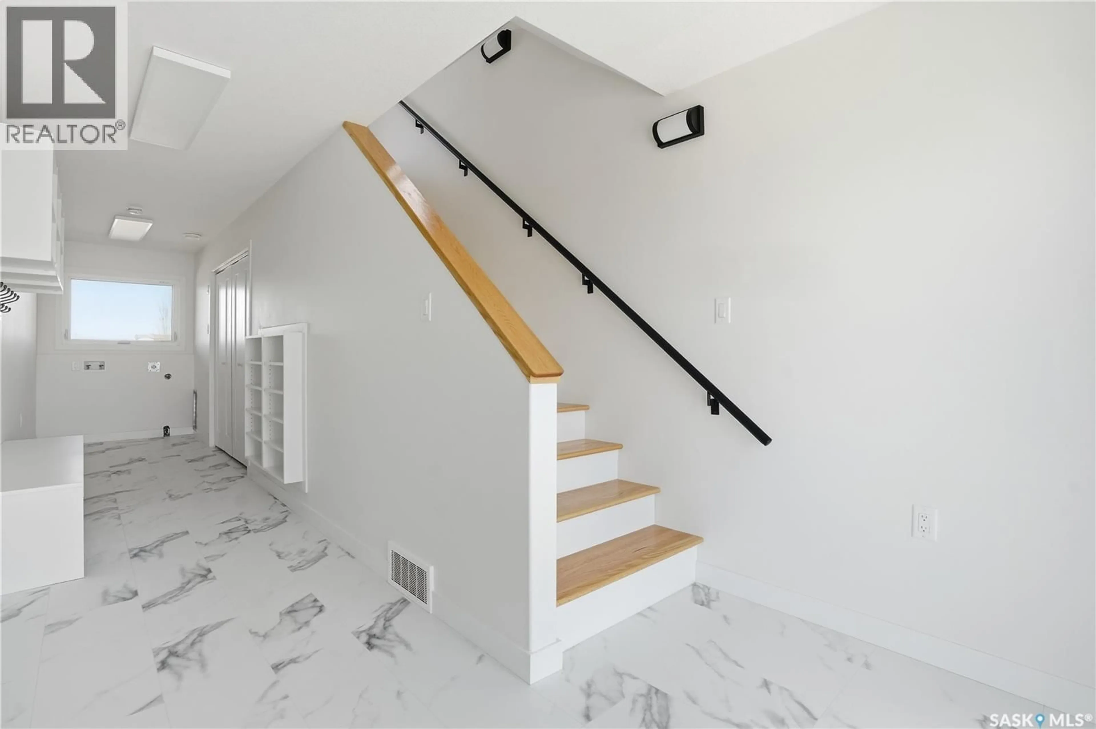 Stairs for 716 EMERALD PARK ROAD, Edenwold Rm No.158 Saskatchewan S4L0C4