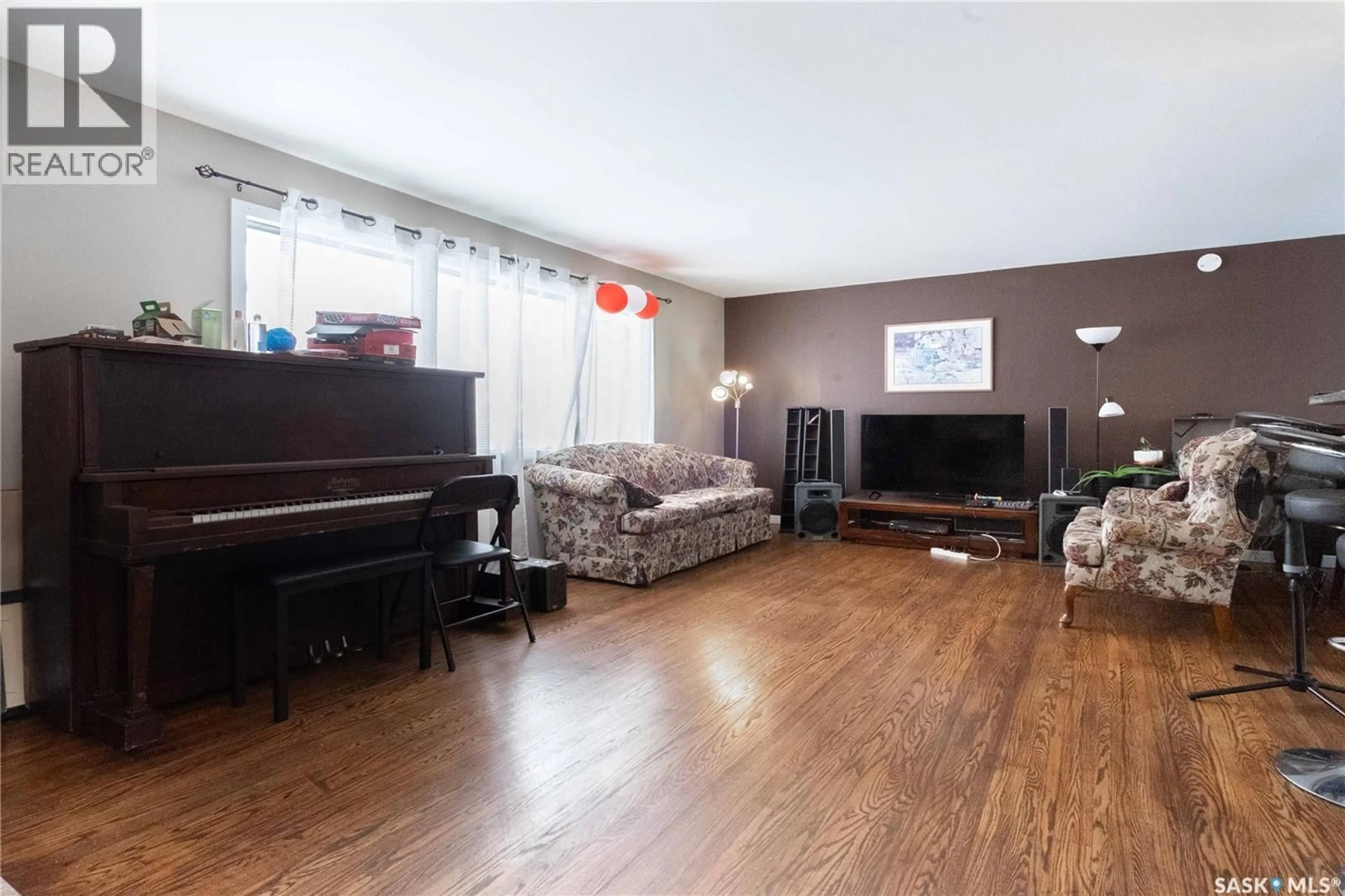 Living room with furniture, wood/laminate floor for 92 BELL STREET, Regina Saskatchewan S4S4B9