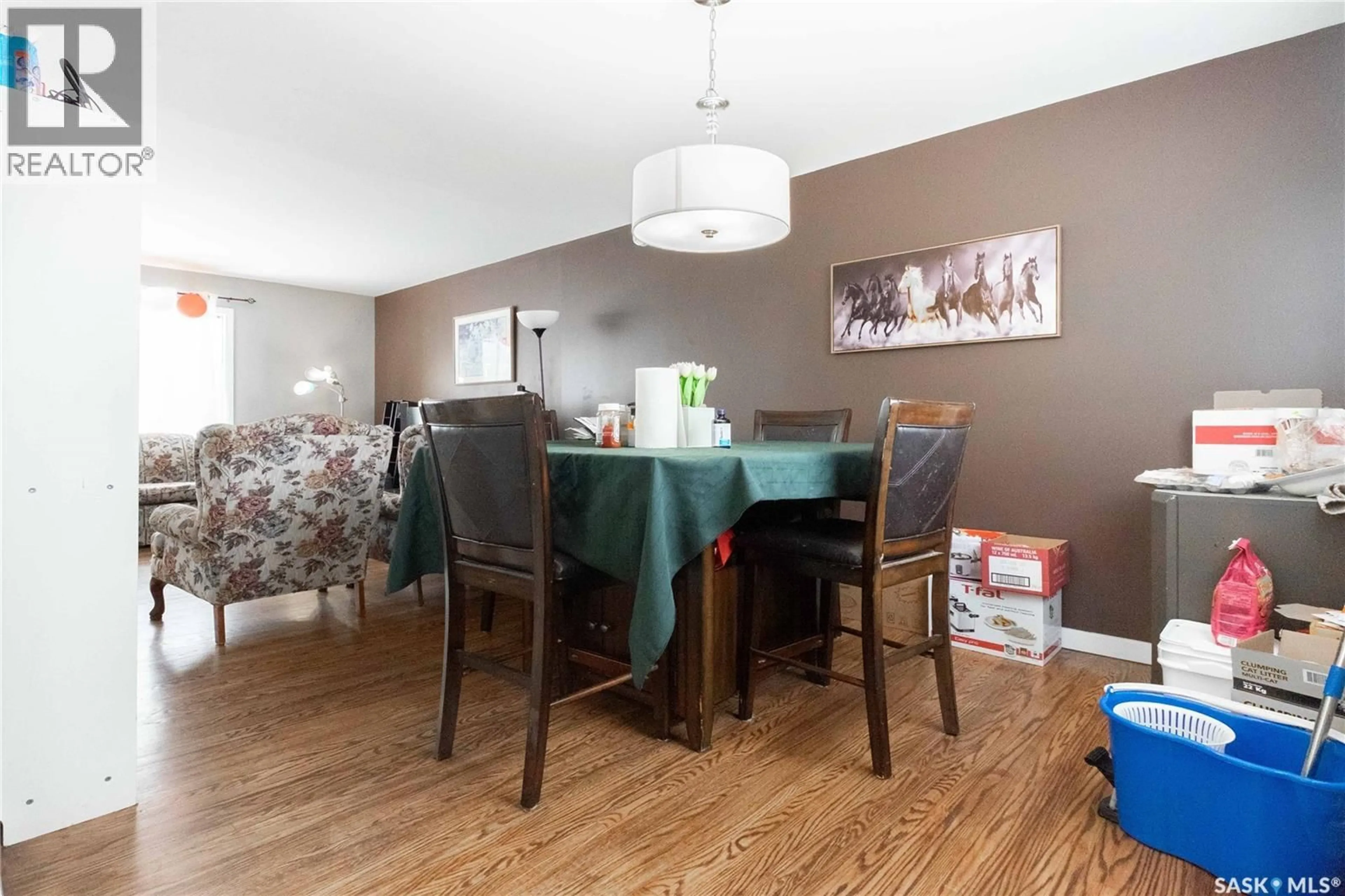 Dining room, wood/laminate floor for 92 BELL STREET, Regina Saskatchewan S4S4B9