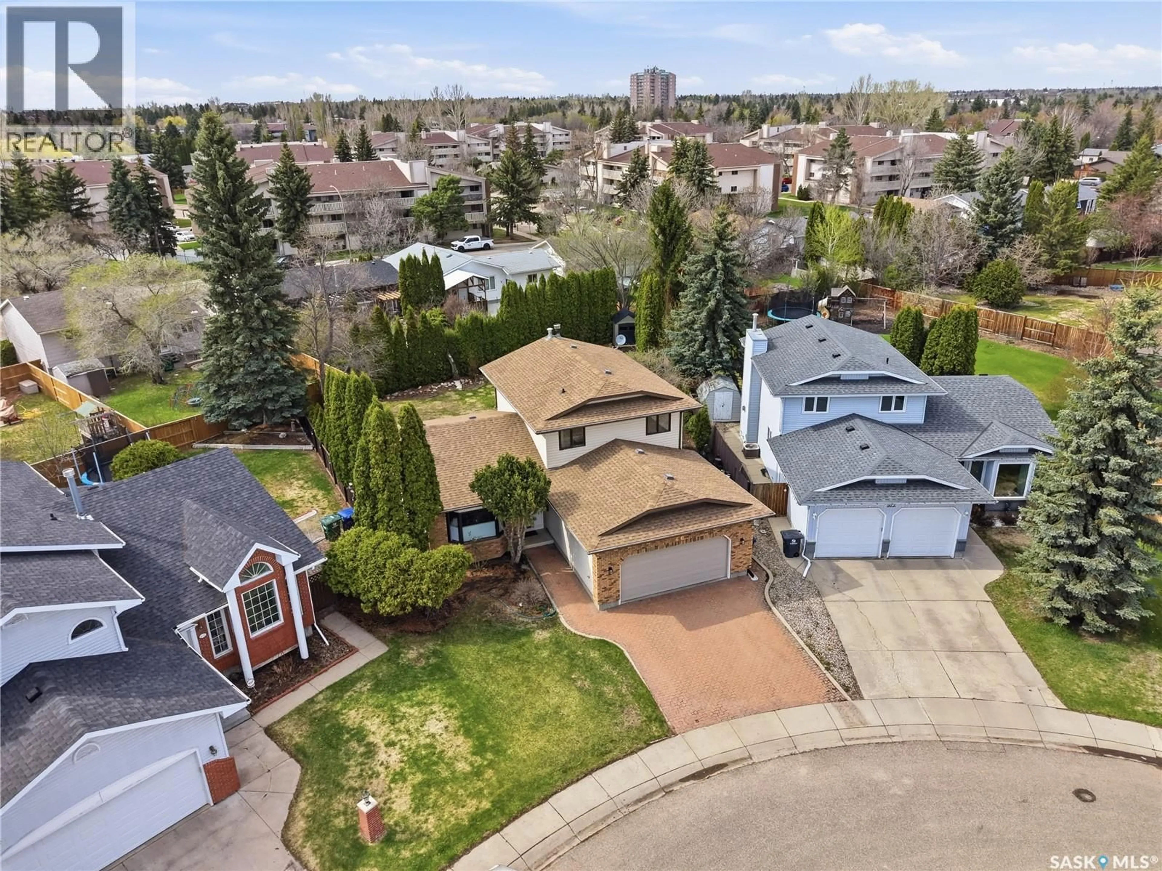 A pic from outside/outdoor area/front of a property/back of a property/a pic from drone, street for 540 NESSLIN CRESCENT, Saskatoon Saskatchewan S7J4V5