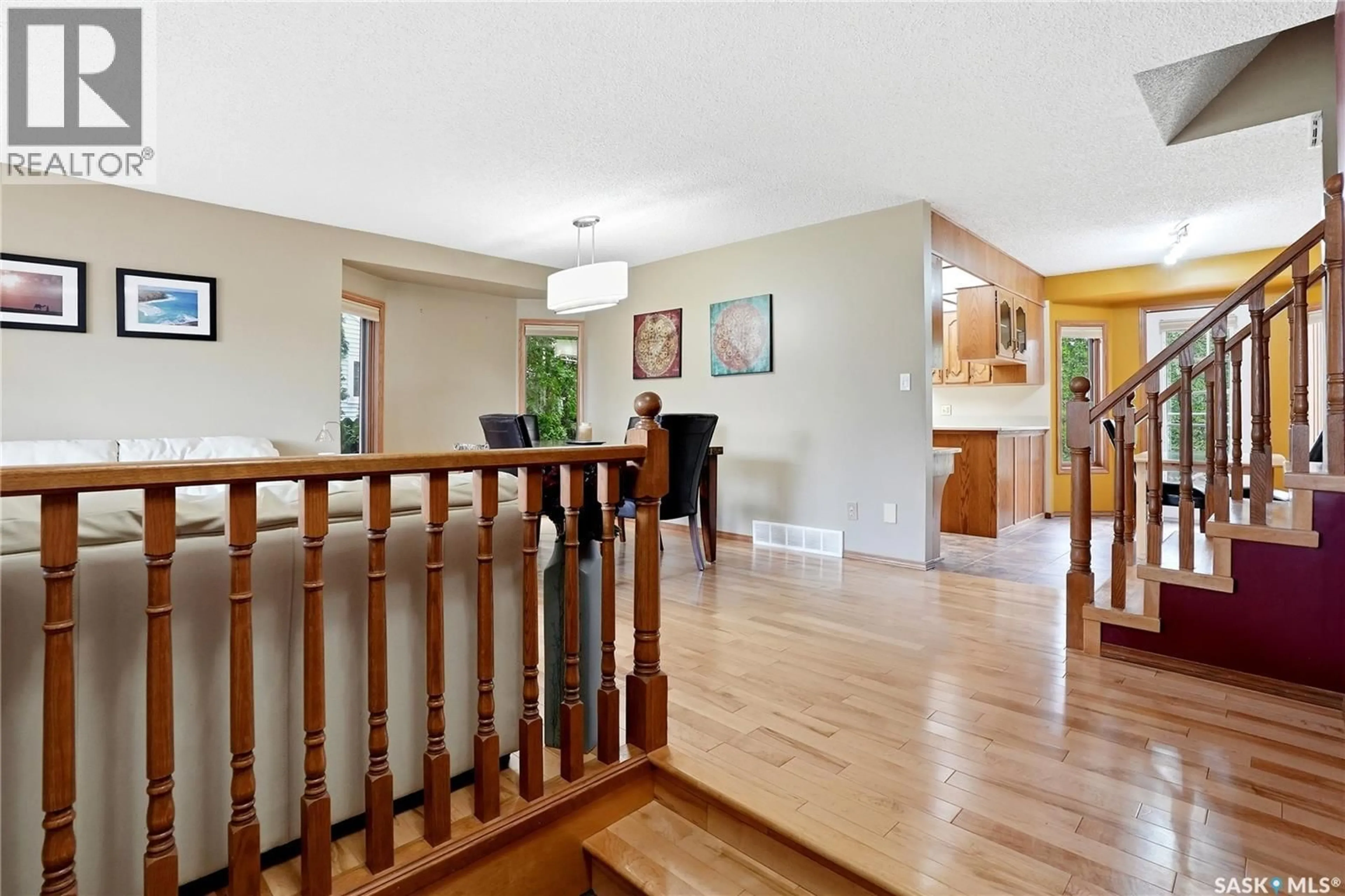 Indoor foyer for 540 NESSLIN CRESCENT, Saskatoon Saskatchewan S7J4V5