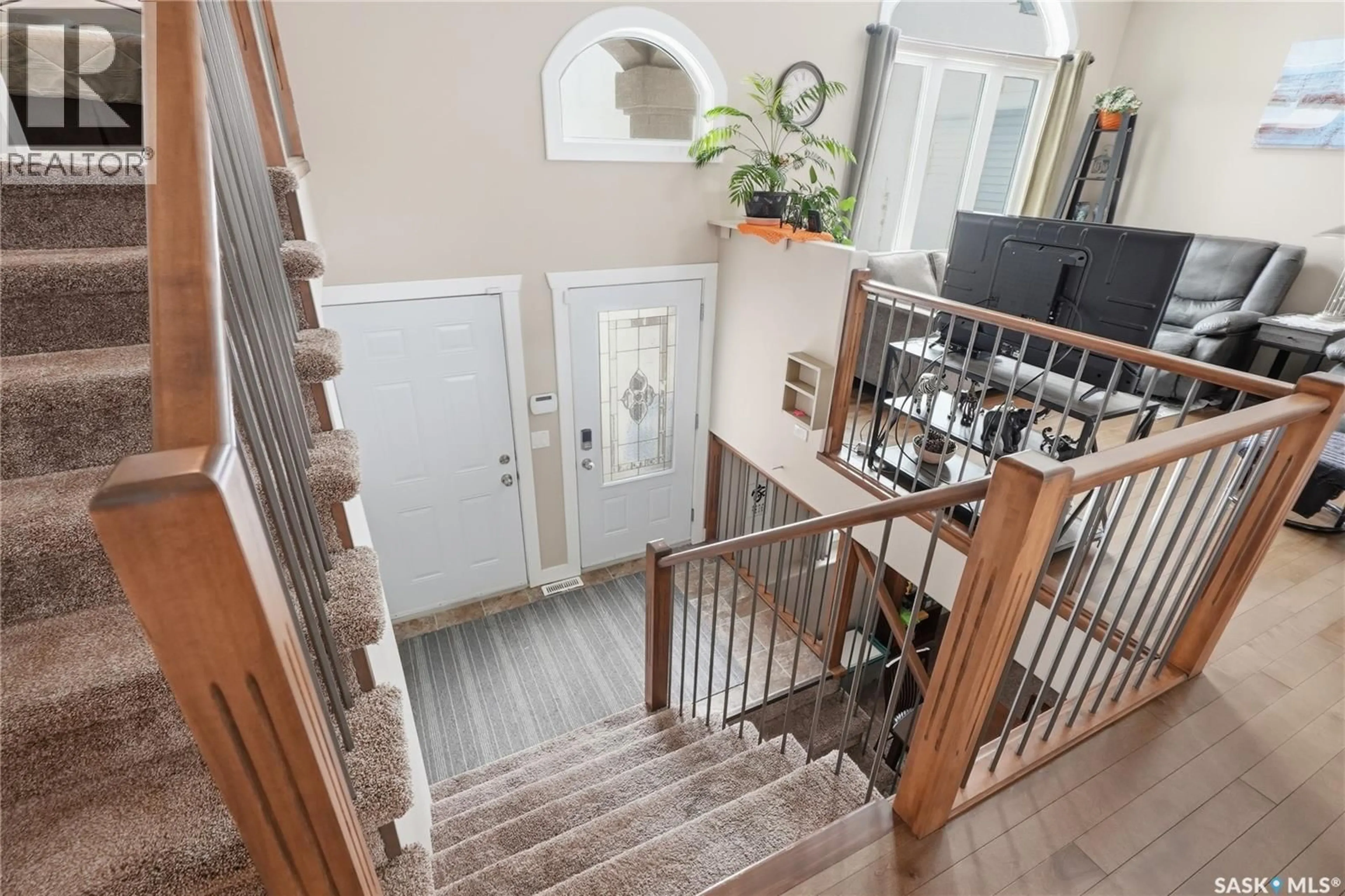 Indoor entryway for 335 MCCALLUM LANE, Saskatoon Saskatchewan S7R0C3