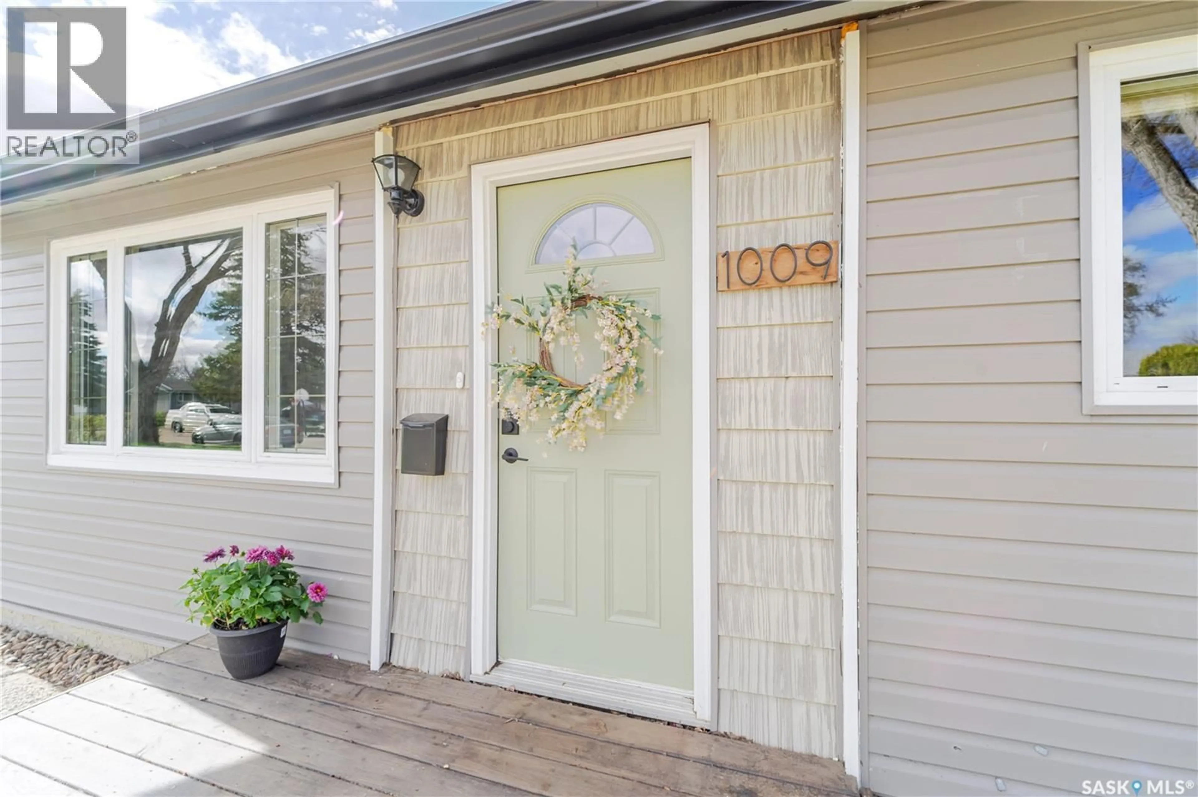 Unknown for 1009 EDMONTON STREET, Moose Jaw Saskatchewan S6H3A9