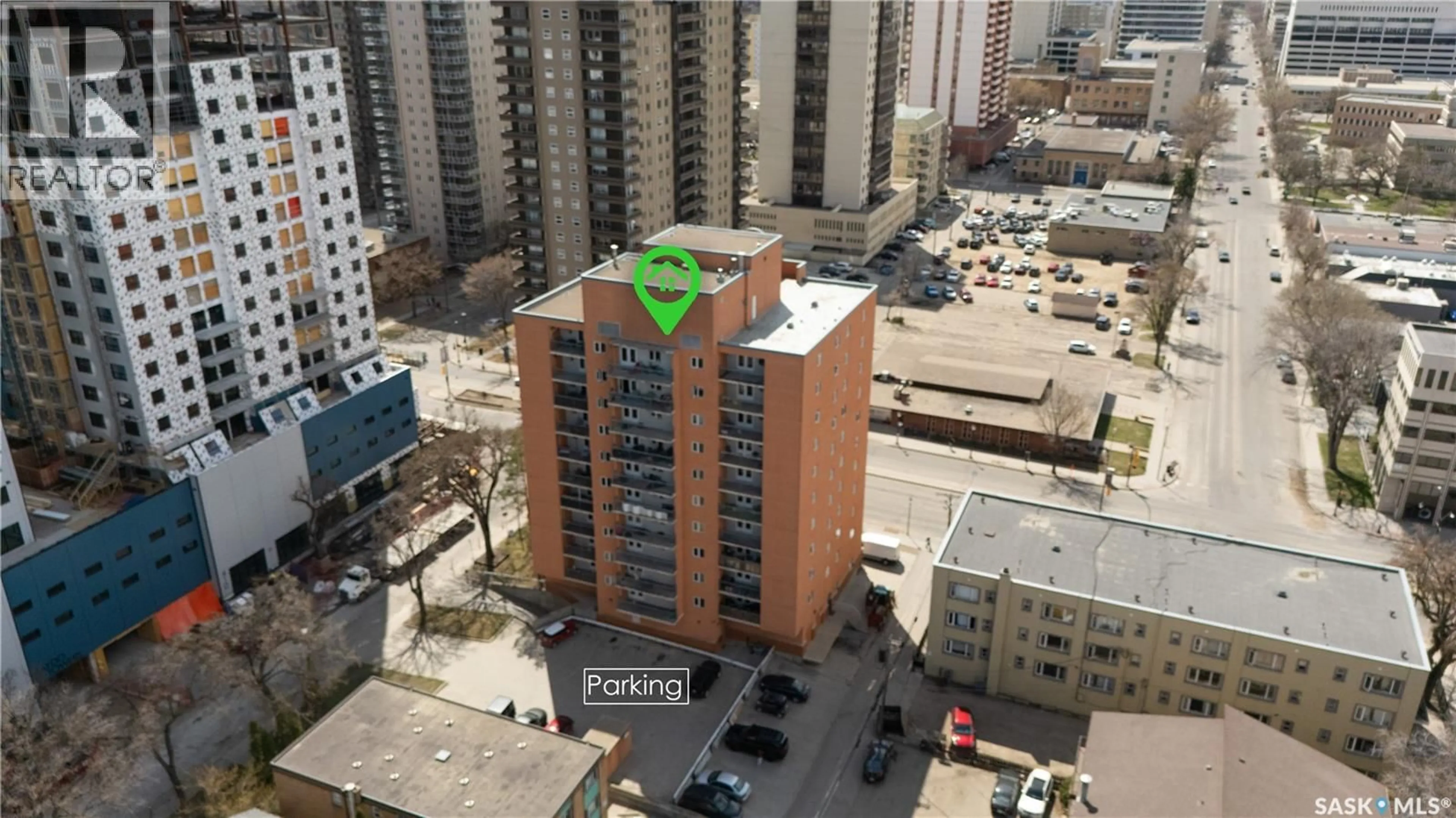A pic from outside/outdoor area/front of a property/back of a property/a pic from drone, city buildings view from balcony for 405 - 404 5TH AVENUE, Saskatoon Saskatchewan S7K6Z3
