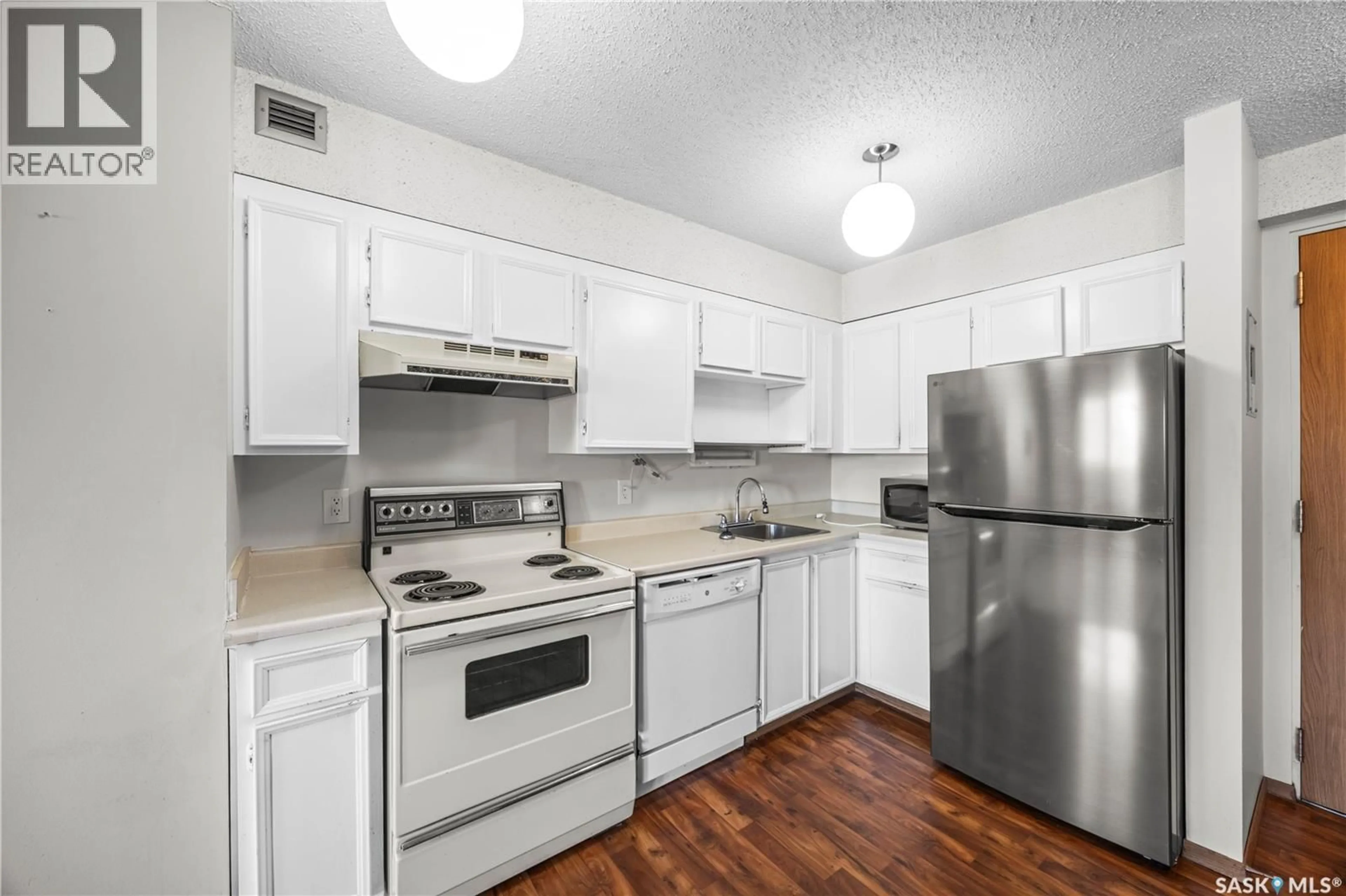 Standard kitchen, unknown for 405 - 404 5TH AVENUE, Saskatoon Saskatchewan S7K6Z3