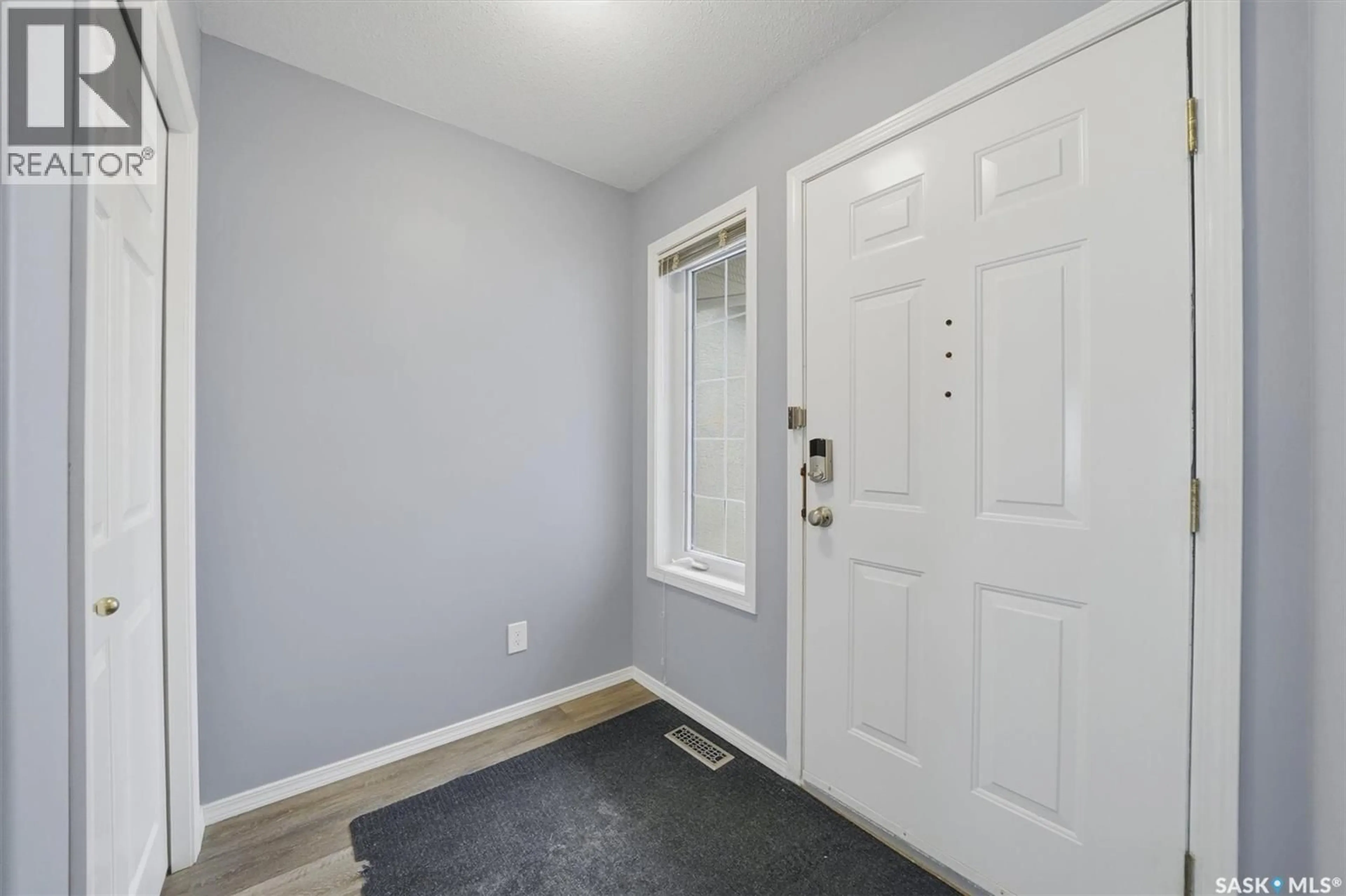 Indoor entryway for 425 - 31 BAYFIELD CRESCENT, Saskatoon Saskatchewan S7V1E6