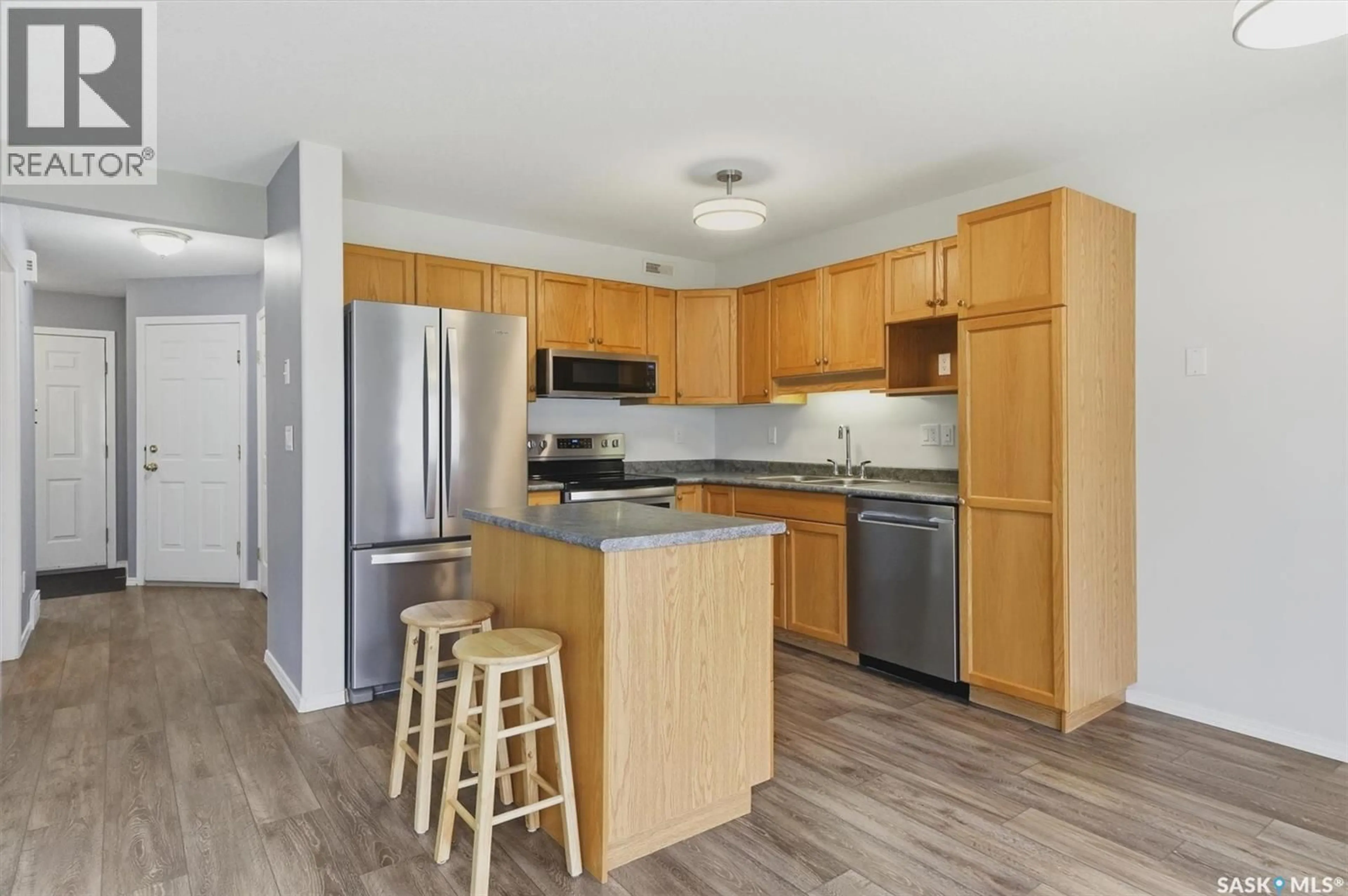 Standard kitchen, wood/laminate floor for 425 - 31 BAYFIELD CRESCENT, Saskatoon Saskatchewan S7V1E6