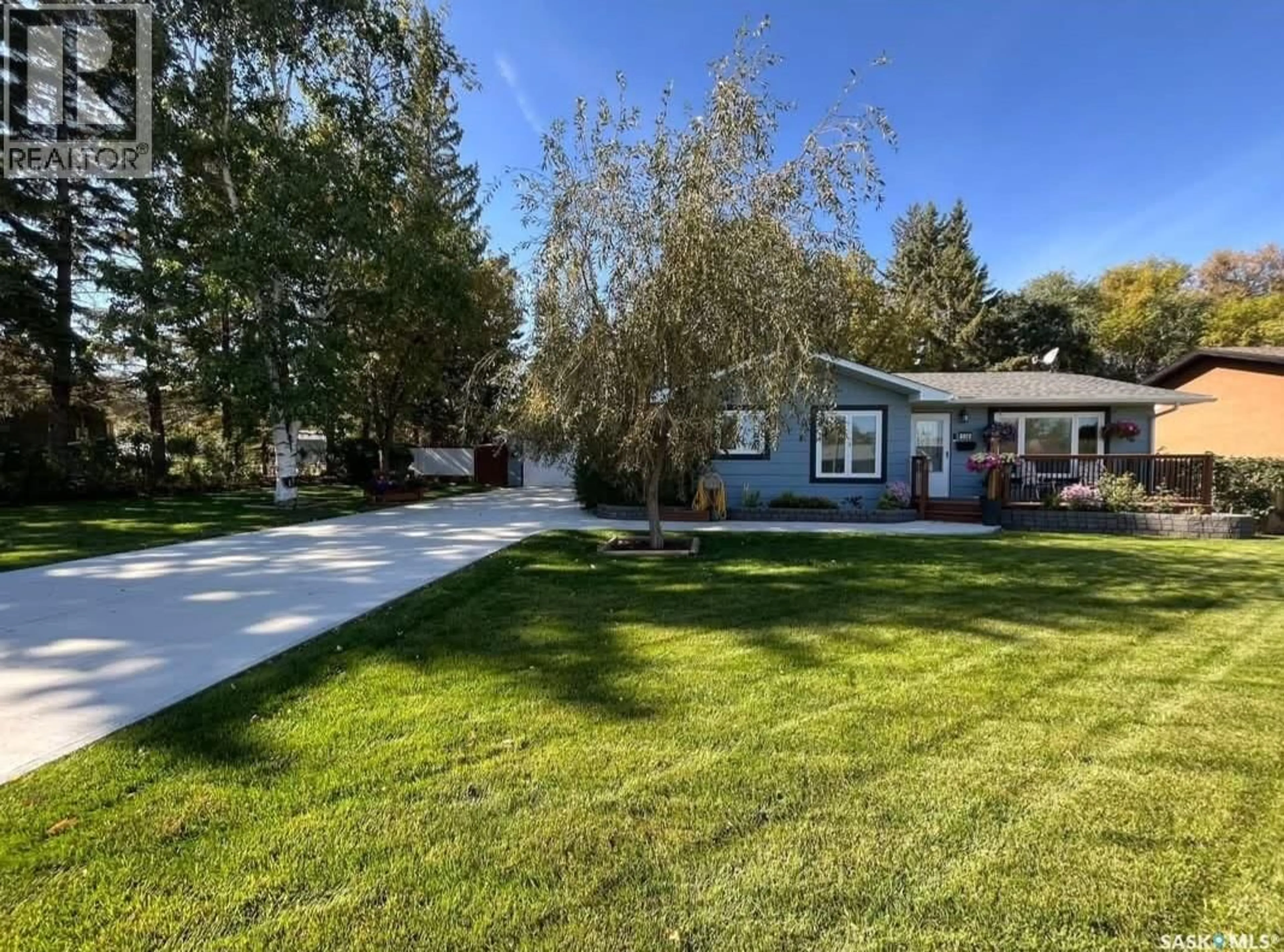 A pic from outside/outdoor area/front of a property/back of a property/a pic from drone, street for 536 STANLEY STREET, Esterhazy Saskatchewan S0A0X0