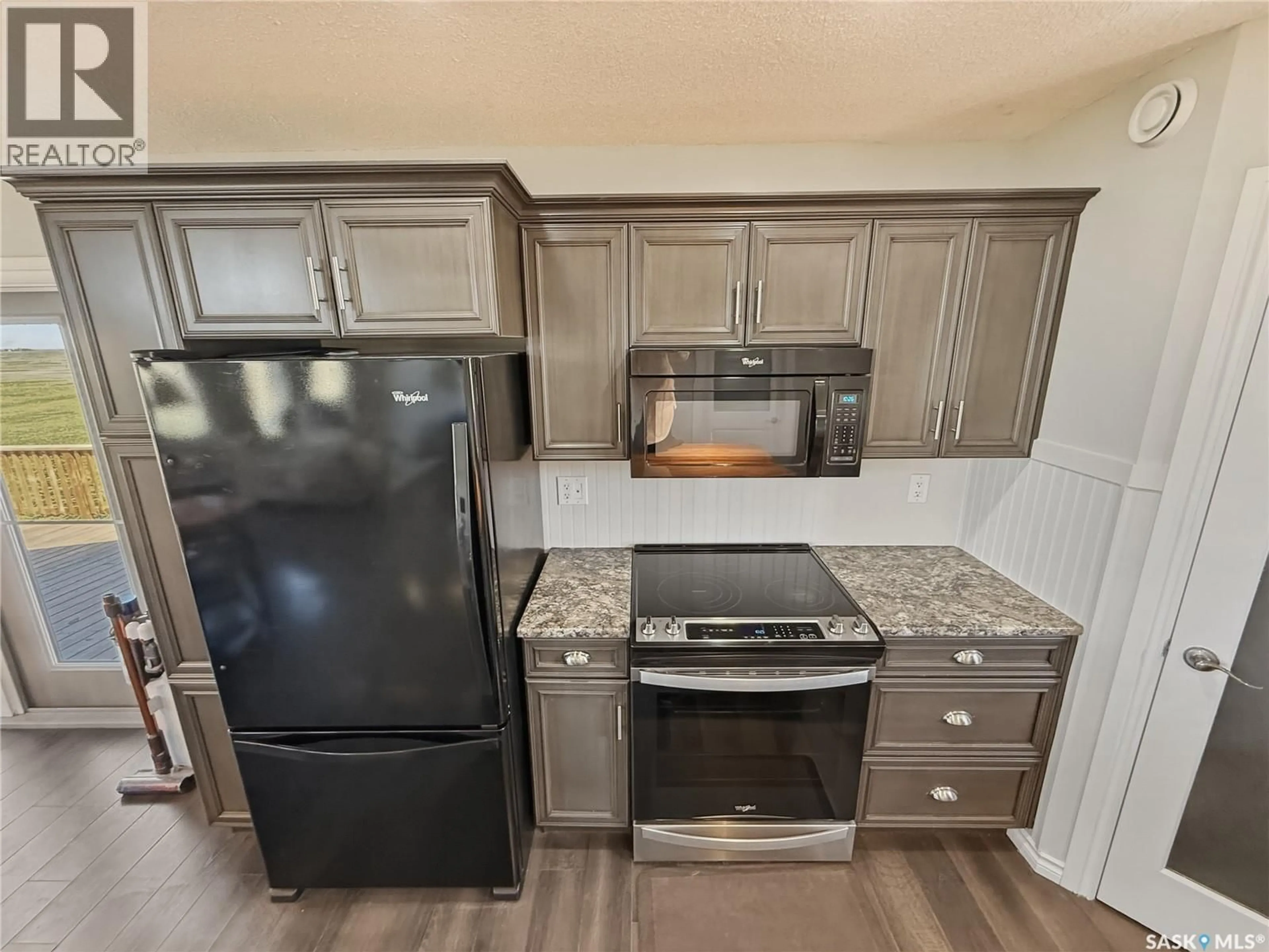 Standard kitchen, unknown for East - 1 HIGHWAY BRONCO MEMORIAL ACREAGE, Swift Current Rm No. 137 Saskatchewan S9H3X4