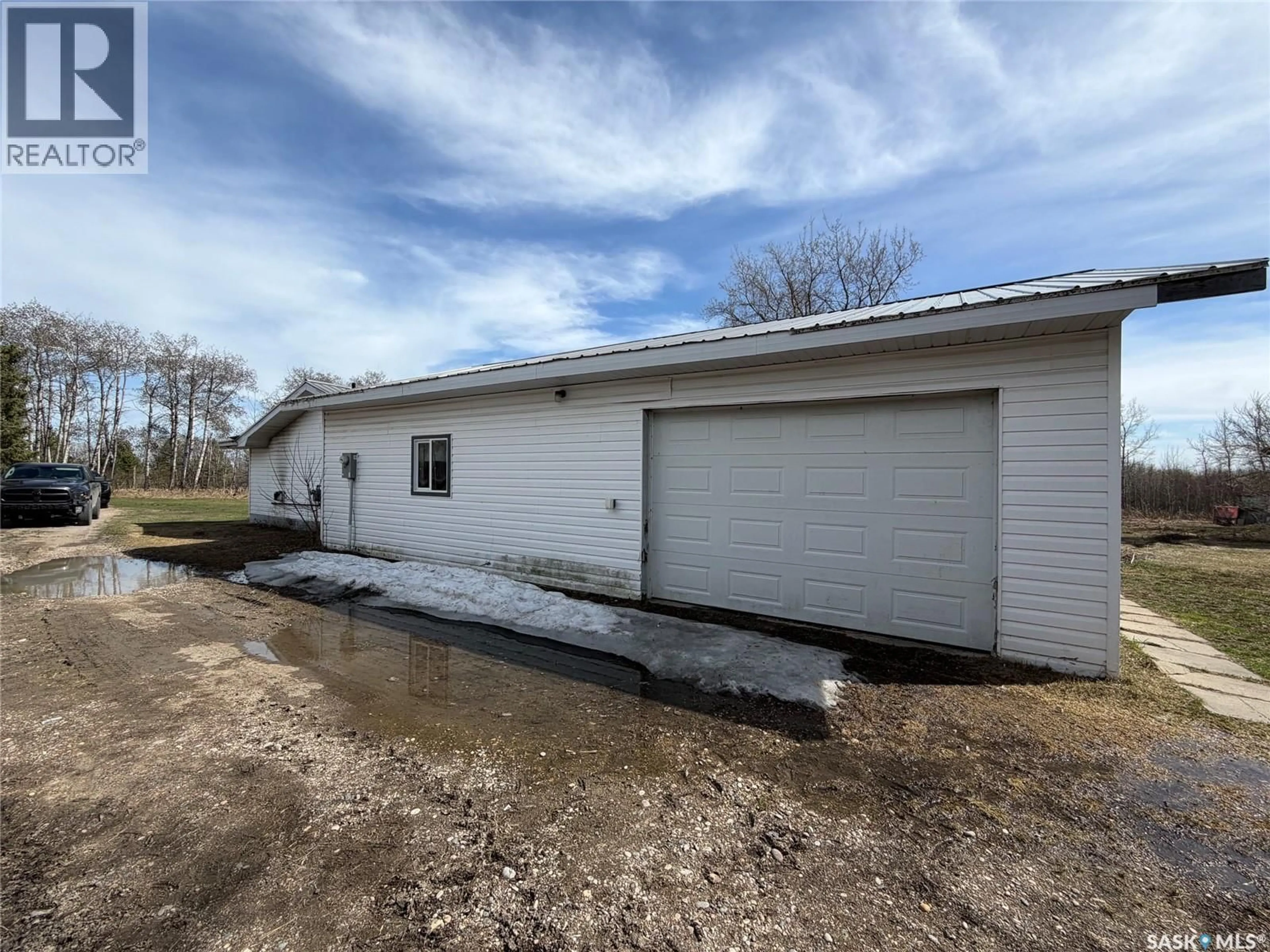 Indoor garage for KARCHUT ACREAGE, Hudson Bay Rm No. 394 Saskatchewan S0E0Y0