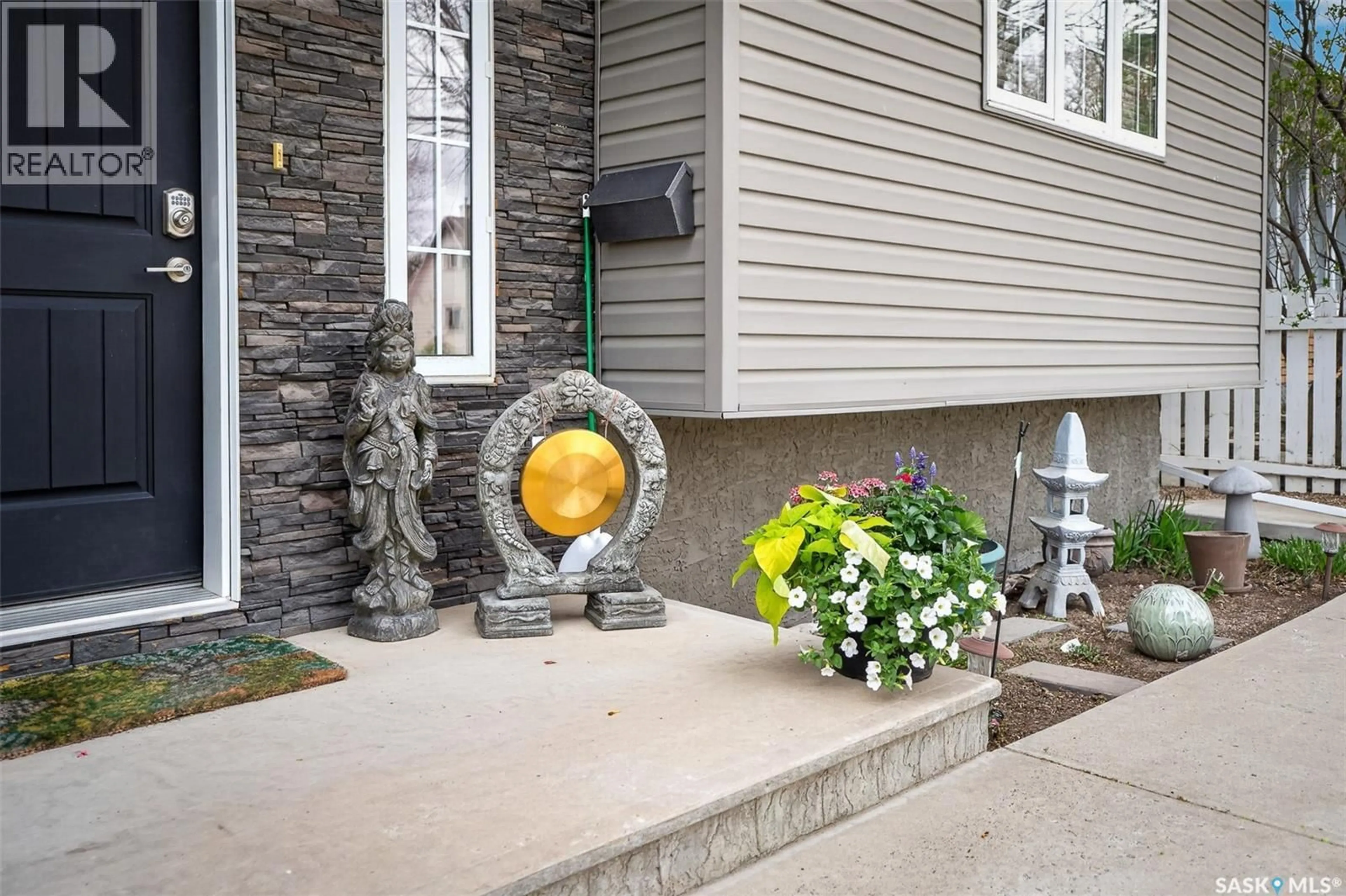 Unknown for 1048 6TH AVENUE, Moose Jaw Saskatchewan S6H4A4