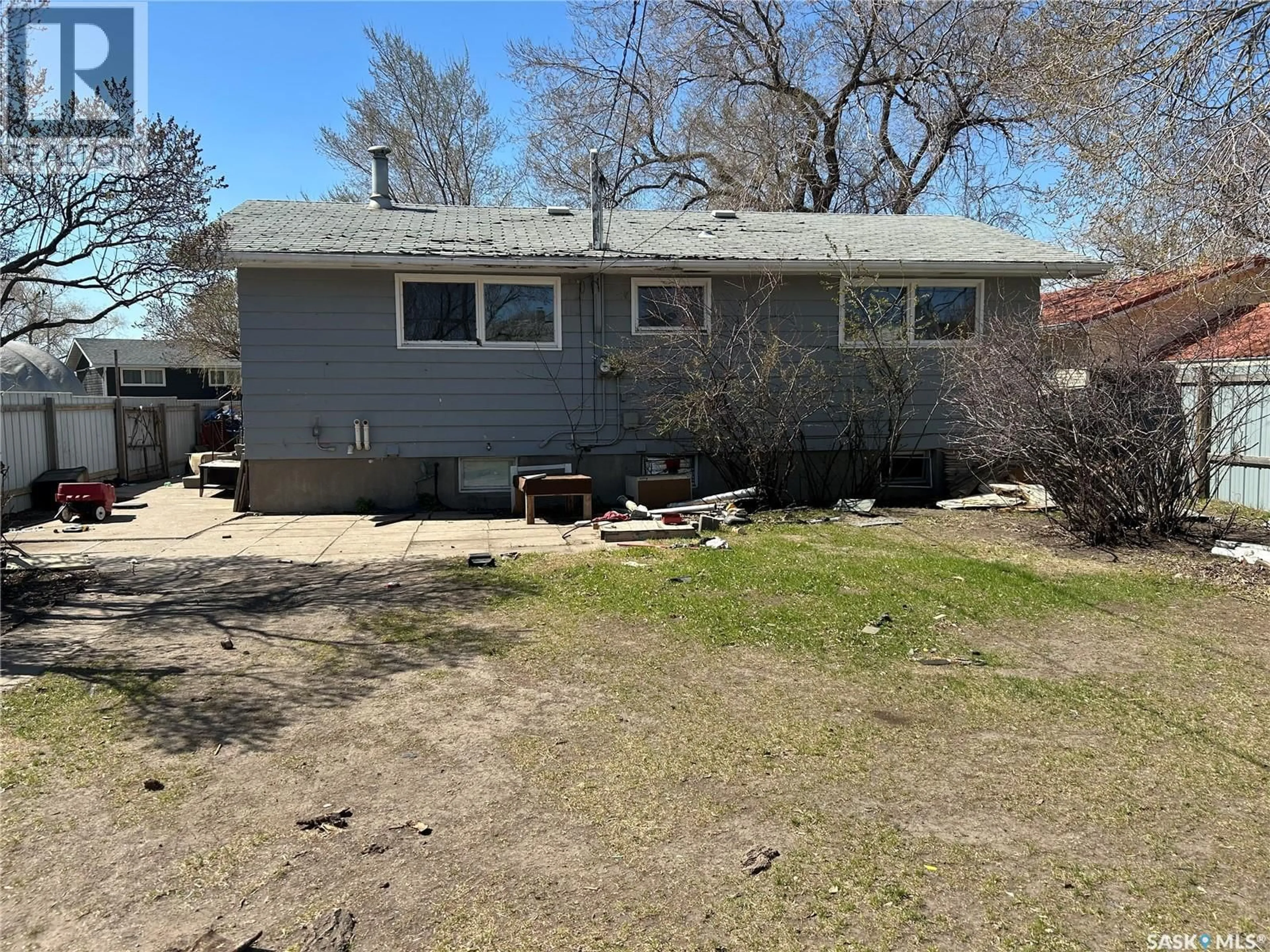 A pic from outside/outdoor area/front of a property/back of a property/a pic from drone, street for 825 VALLEY STREET, Estevan Saskatchewan S4A0C8
