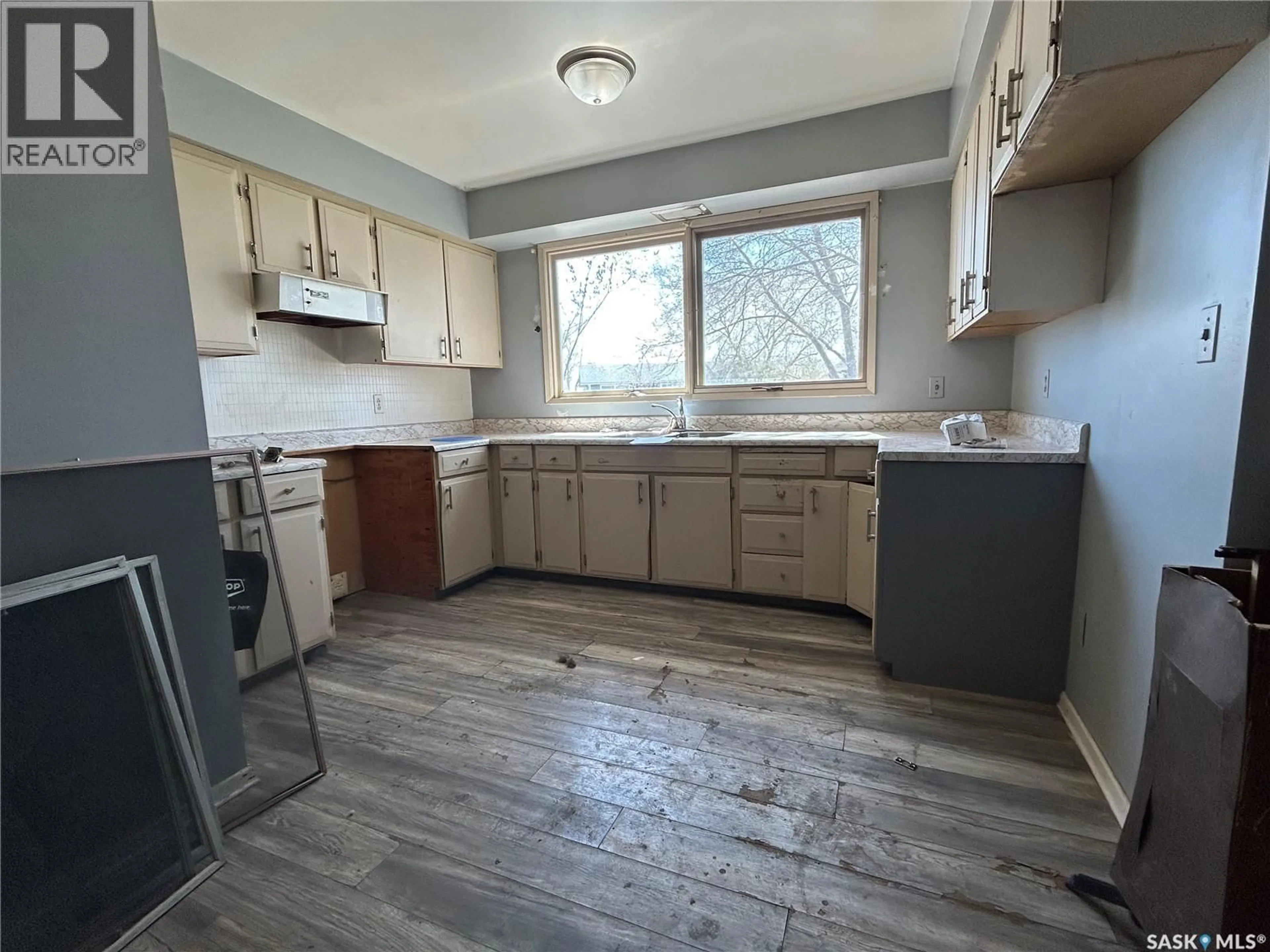 Standard kitchen, unknown for 825 VALLEY STREET, Estevan Saskatchewan S4A0C8