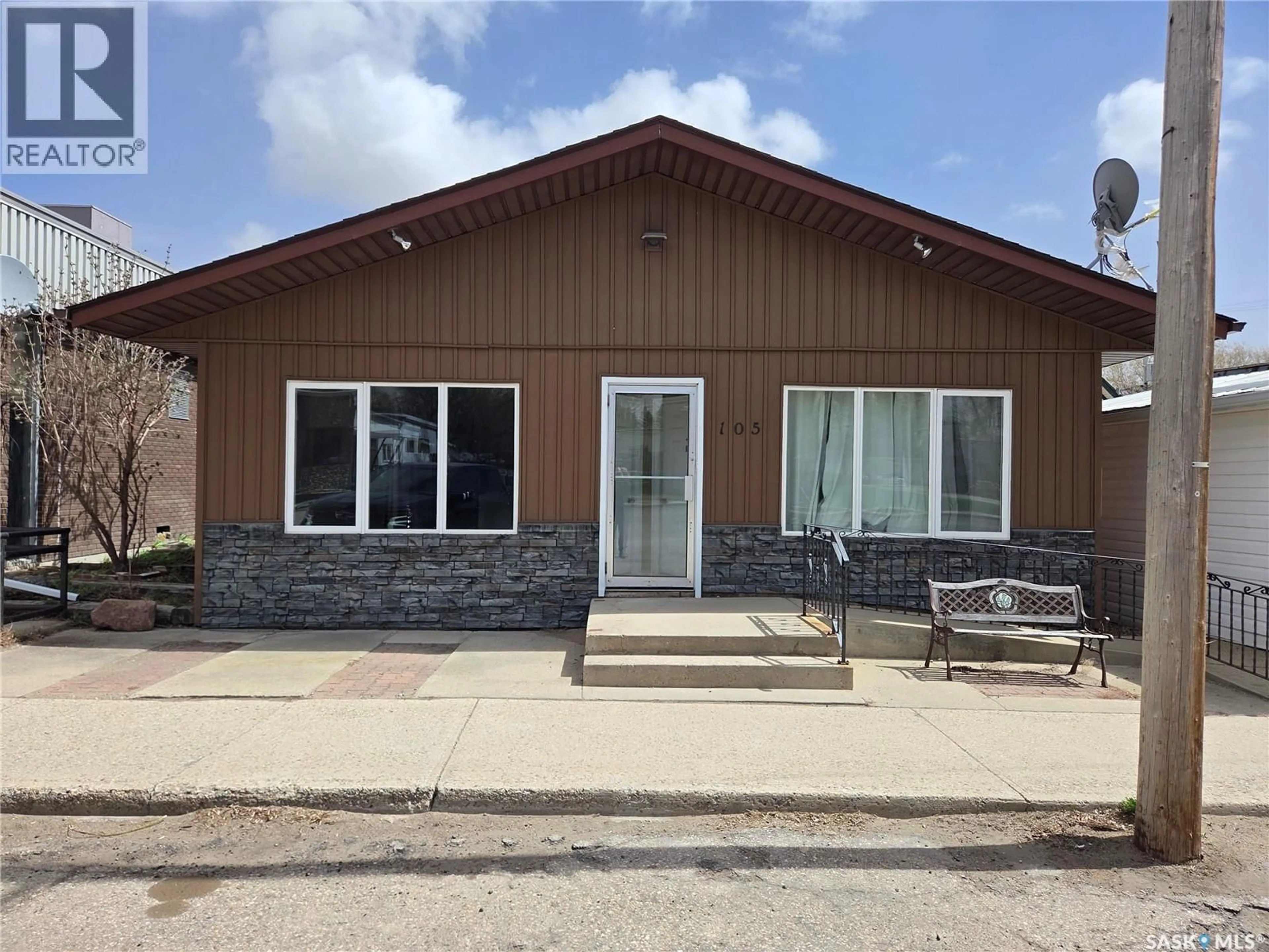 Patio, building for 105 MAIN STREET, Wawota Saskatchewan S0G5A0