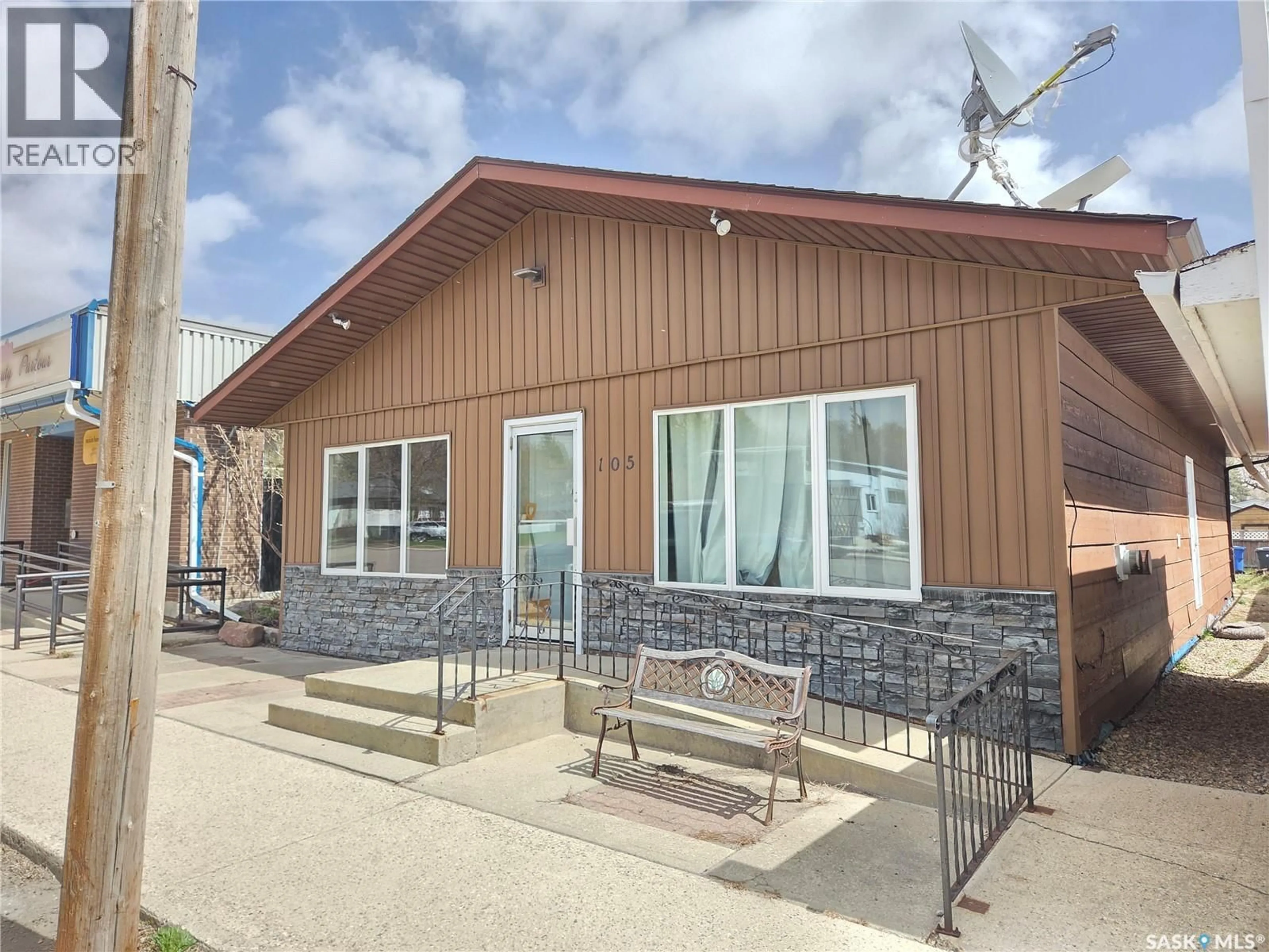 Patio, building for 105 MAIN STREET, Wawota Saskatchewan S0G5A0