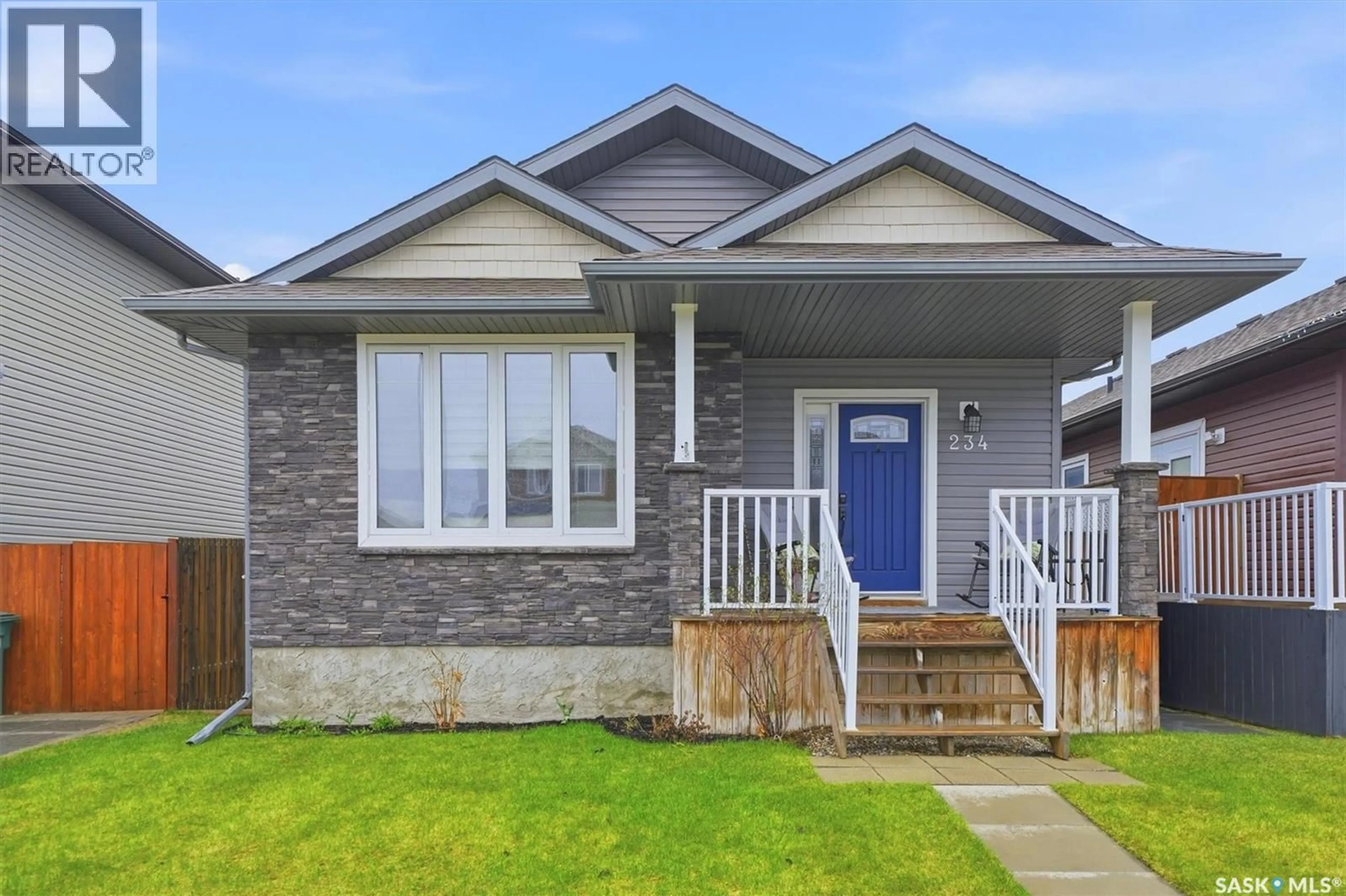 Home with vinyl exterior material, street for 234 KLASSEN CRESCENT, Saskatoon Saskatchewan S7R0E9