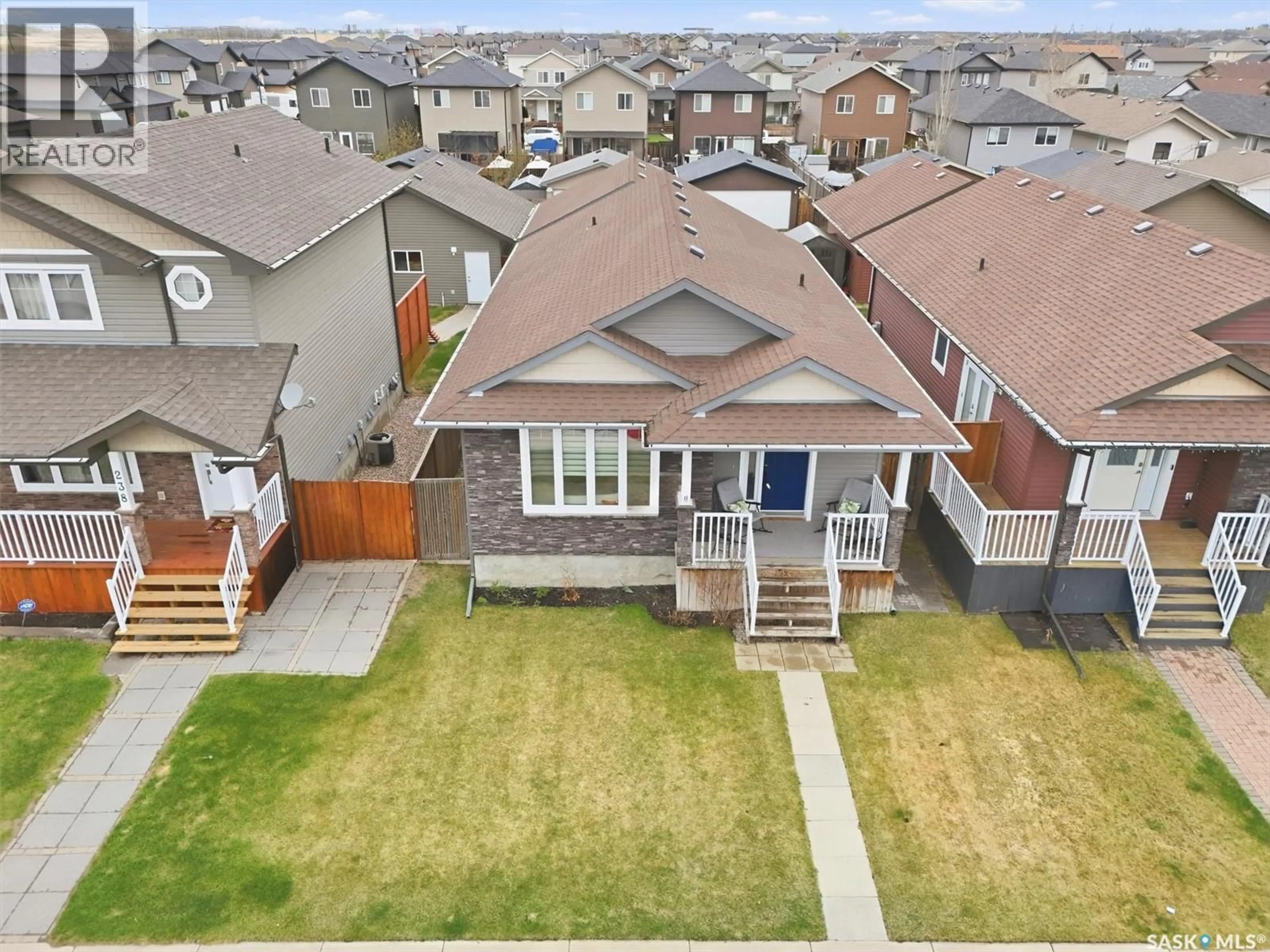 A pic from outside/outdoor area/front of a property/back of a property/a pic from drone, unknown for 234 KLASSEN CRESCENT, Saskatoon Saskatchewan S7R0E9