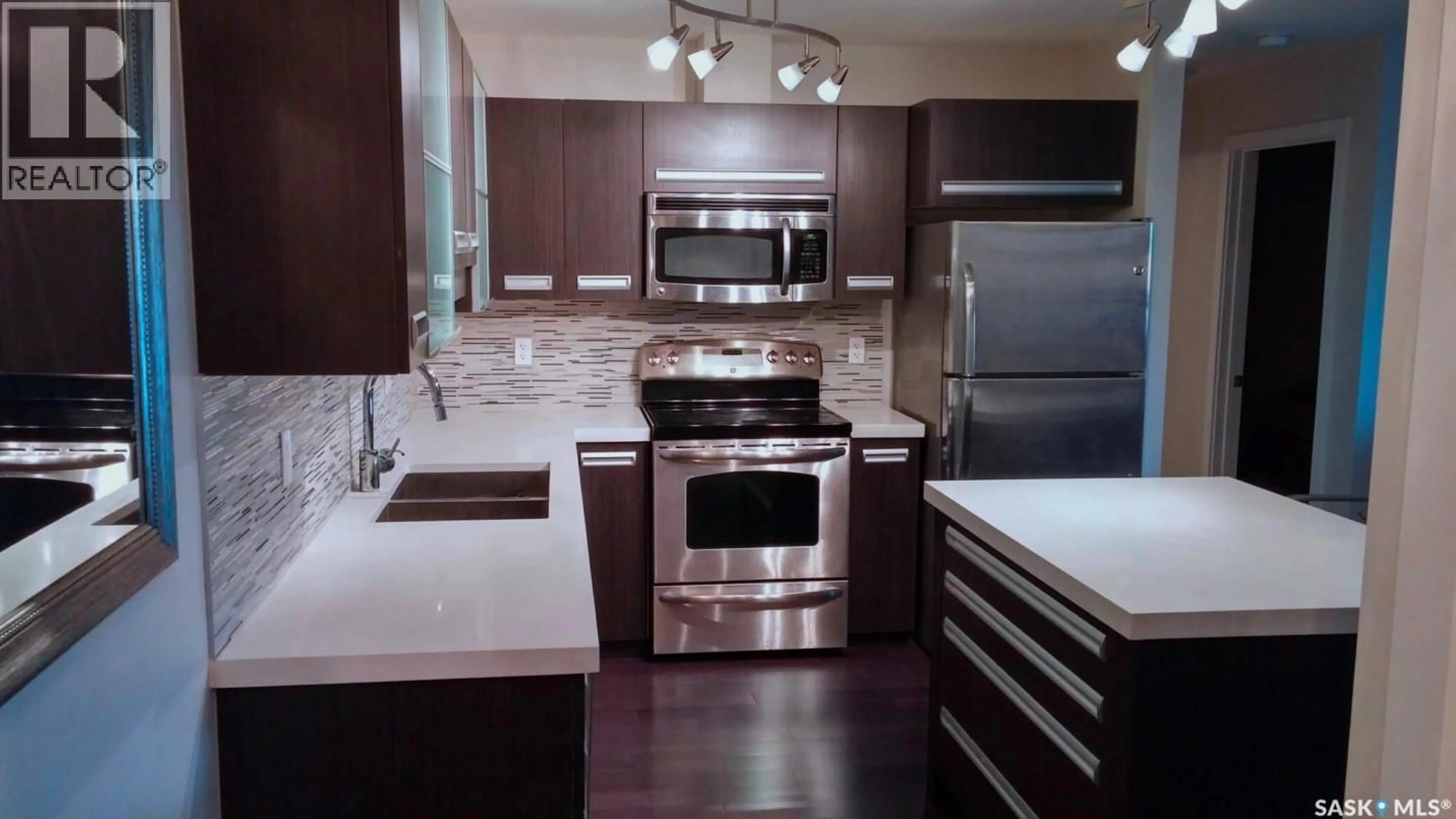 Contemporary kitchen, ceramic/tile floor for 211 - 207 LEDINGHAM STREET, Saskatoon Saskatchewan S7V0C5