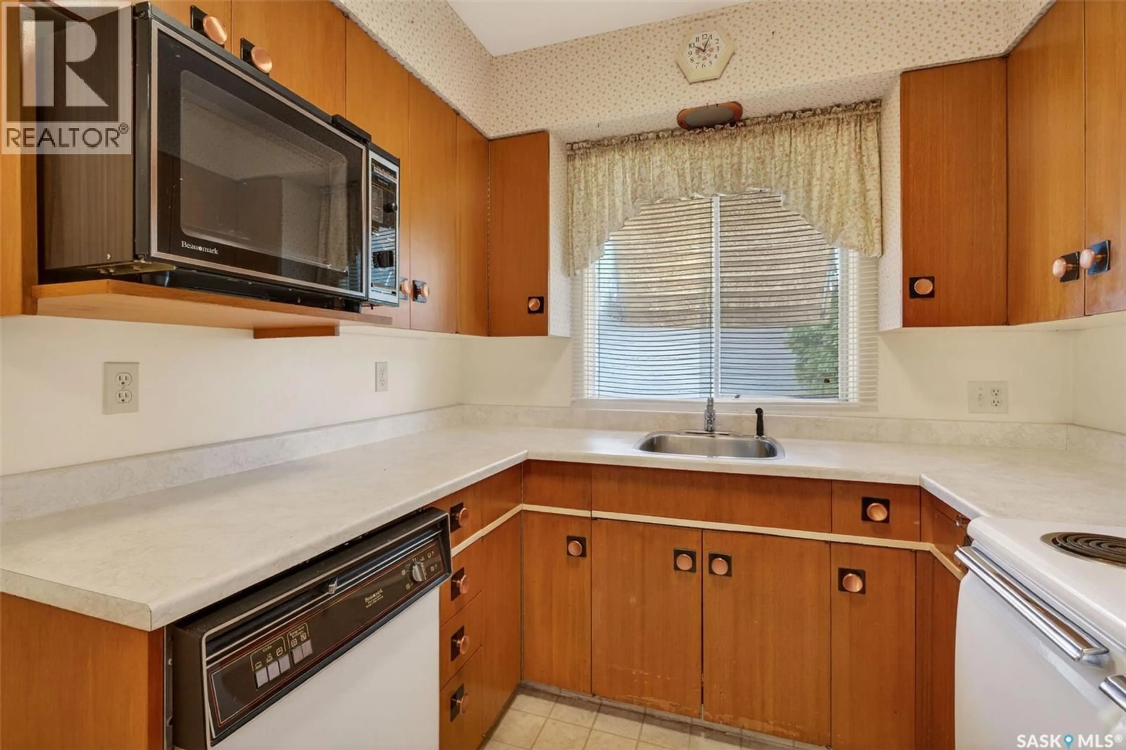 Standard kitchen, ceramic/tile floor for 334 25TH STREET, Prince Albert Saskatchewan S6V5P6