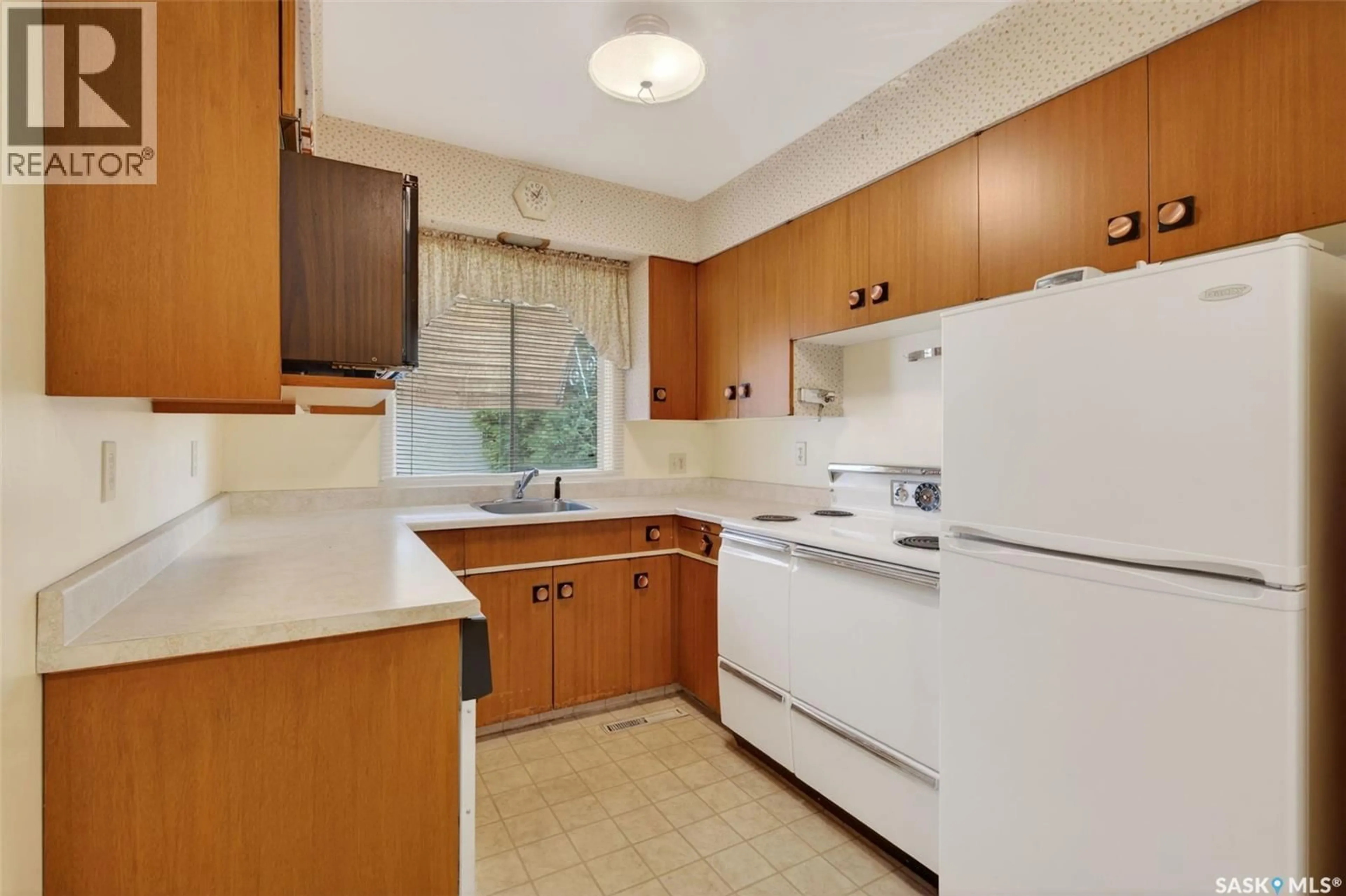 Standard kitchen, ceramic/tile floor for 334 25TH STREET, Prince Albert Saskatchewan S6V5P6