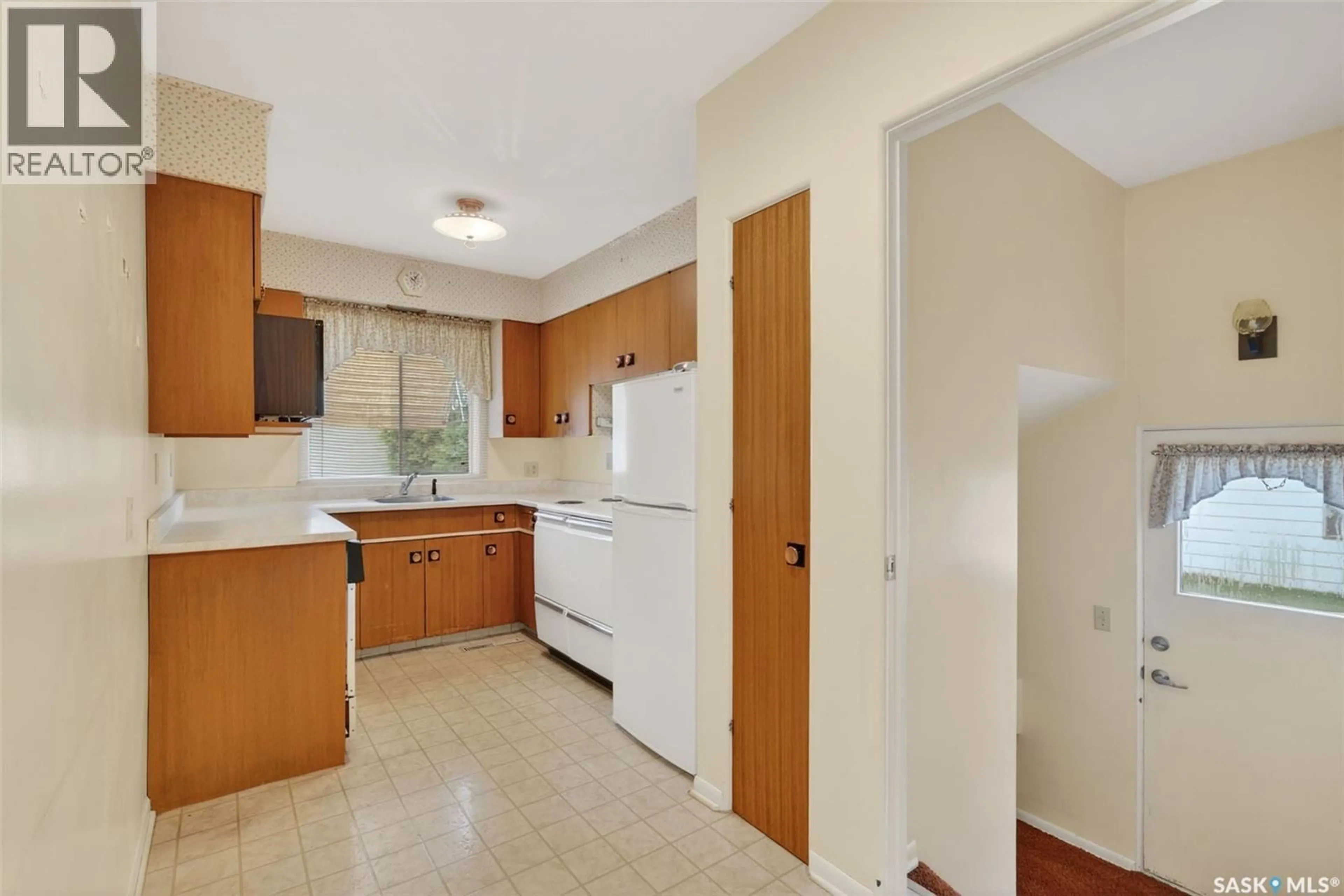Standard kitchen, unknown for 334 25TH STREET, Prince Albert Saskatchewan S6V5P6