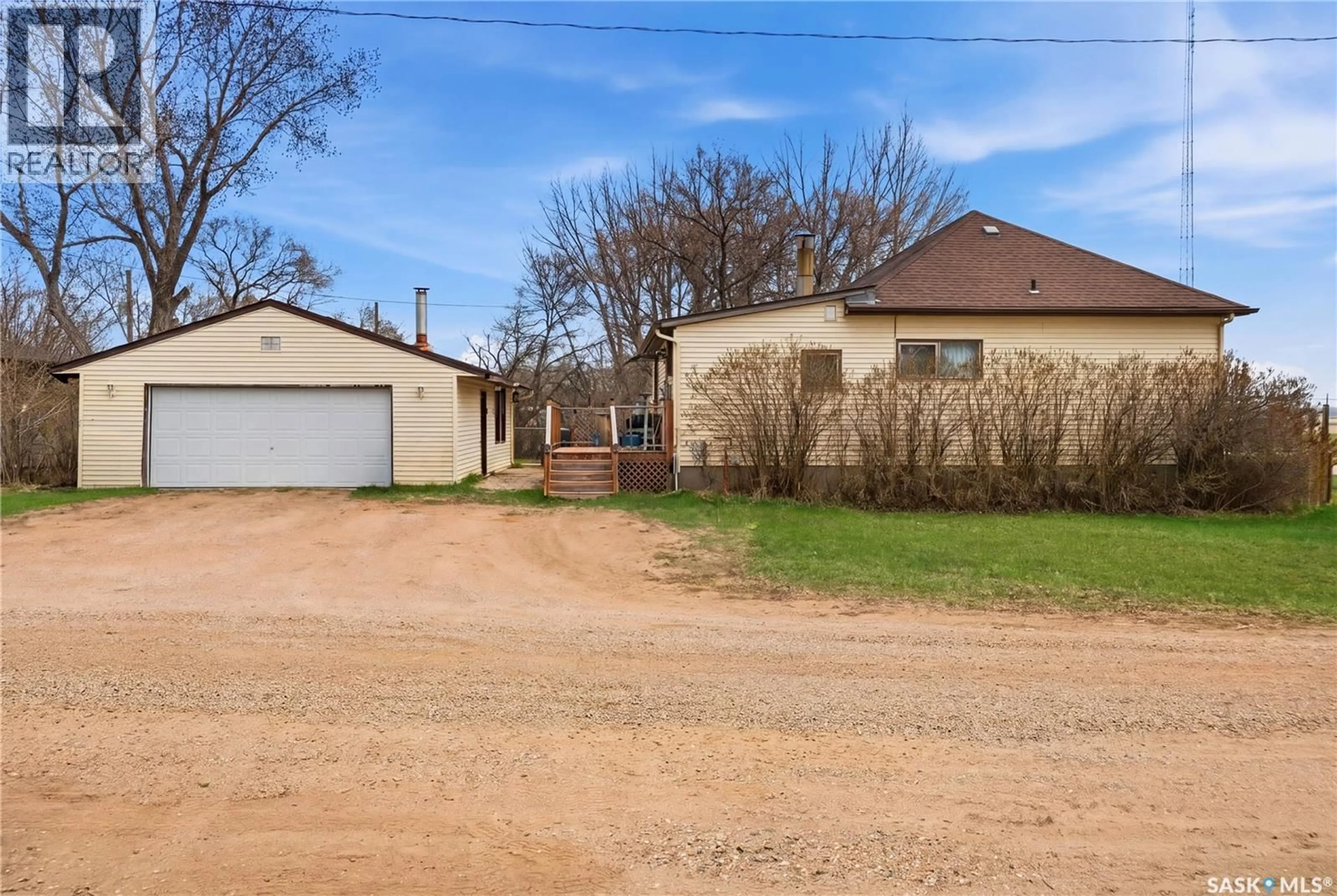 A pic from outside/outdoor area/front of a property/back of a property/a pic from drone, street for 210 RAILWAY AVENUE, Mortlach Saskatchewan S0H3E0