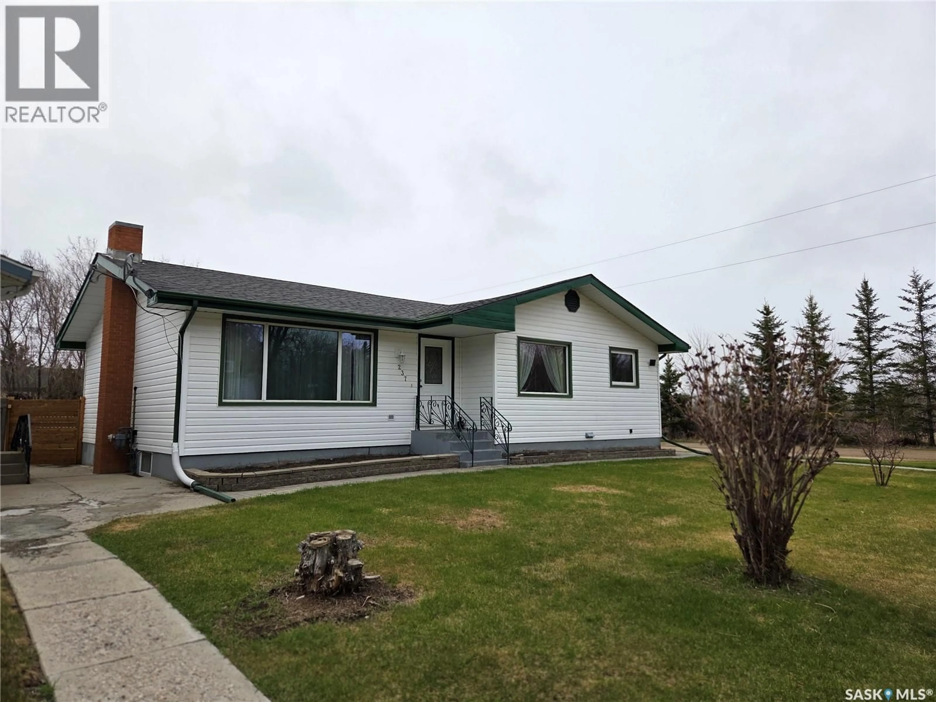 A pic from outside/outdoor area/front of a property/back of a property/a pic from drone, street for 237 3RD STREET, Wadena Saskatchewan S0A4J0