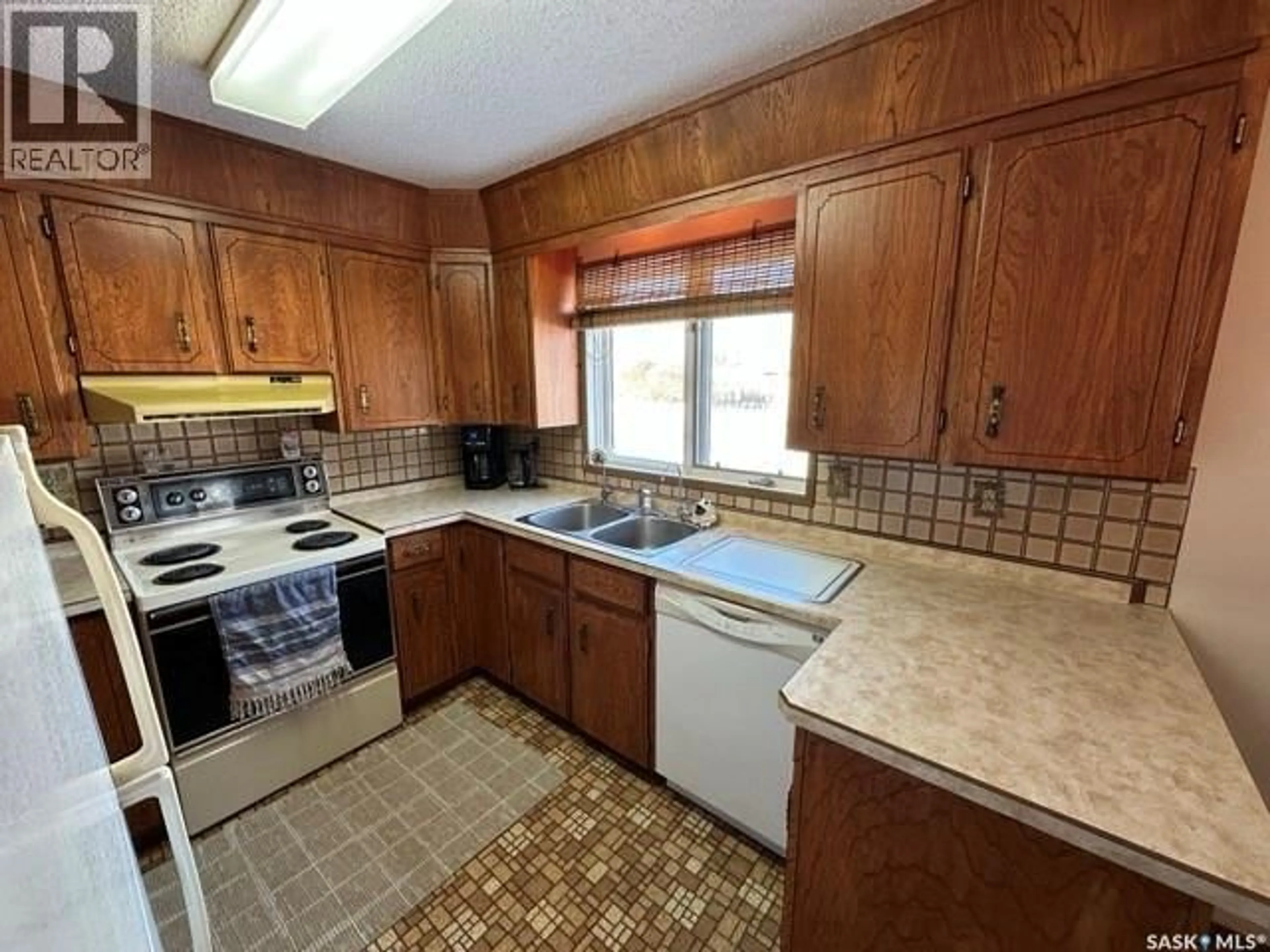 Standard kitchen, ceramic/tile floor for BOWES STONEY HILL ACREAGE, Laird Saskatchewan S0K2H0