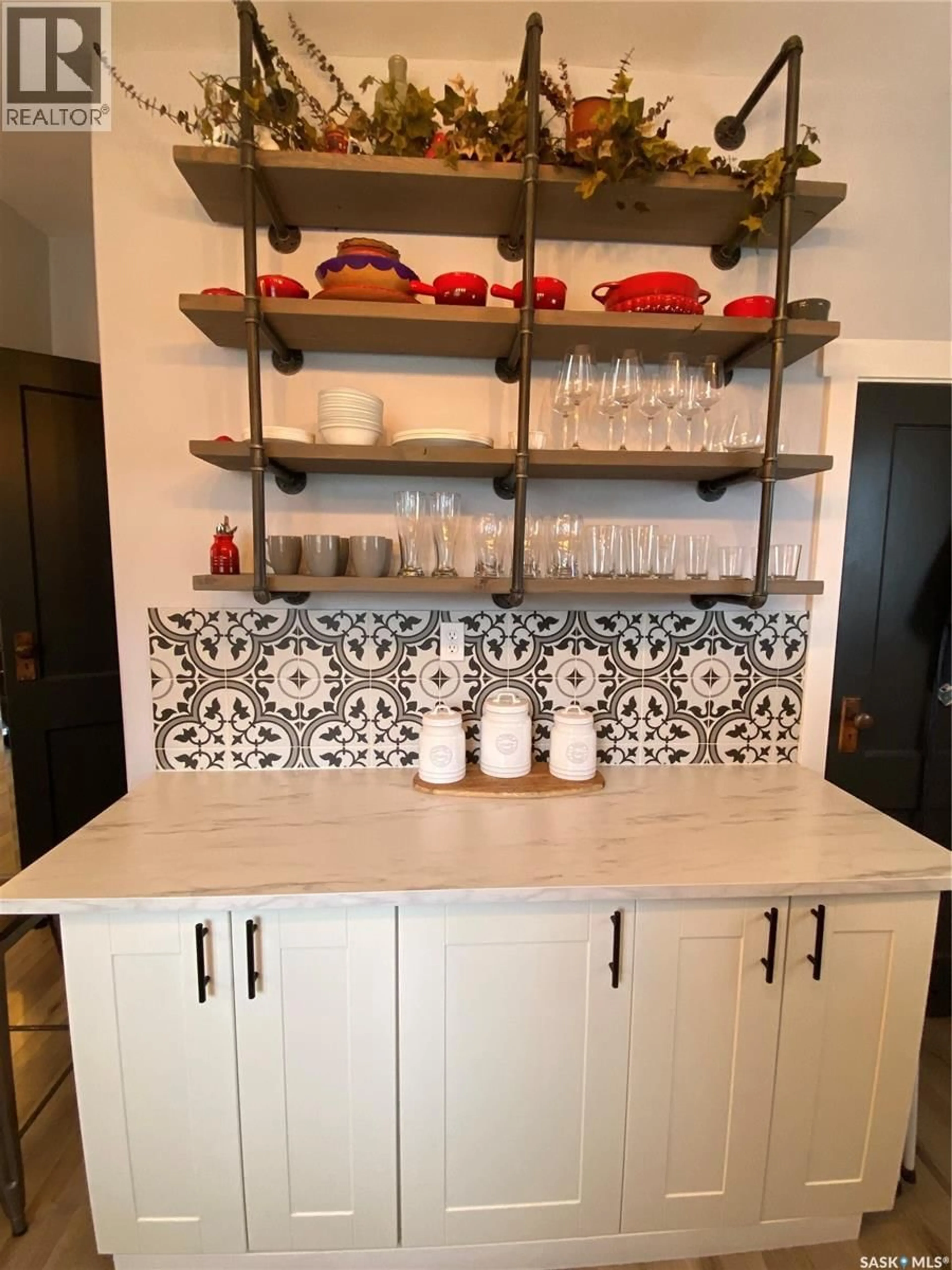 Contemporary kitchen, ceramic/tile floor for 25 WALLACE AVENUE, Yorkton Saskatchewan S3N2E6