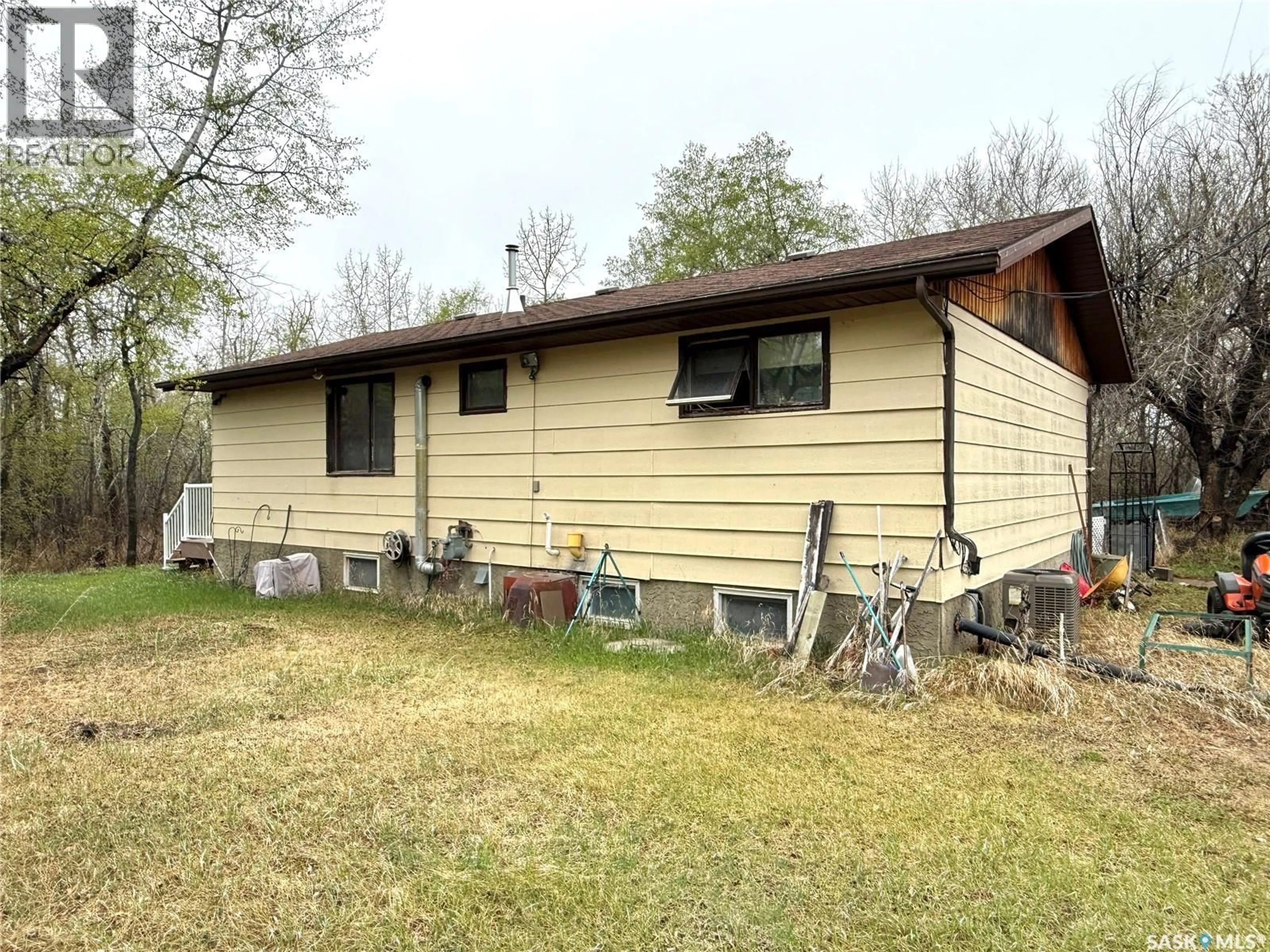 Home with vinyl exterior material, building for DUDDRIDGE ACRES, Battle River Rm No. 438 Saskatchewan S0M0E0