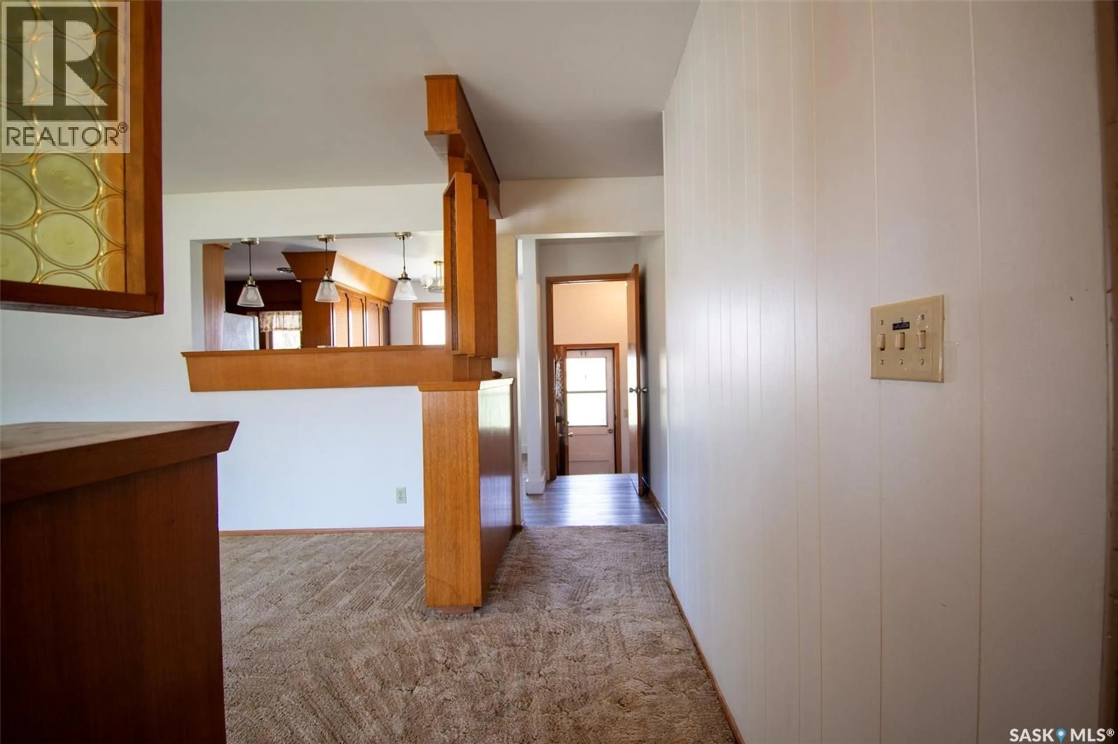 Indoor foyer for 14 WOODWARD AVENUE, Regina Saskatchewan S4R3H1