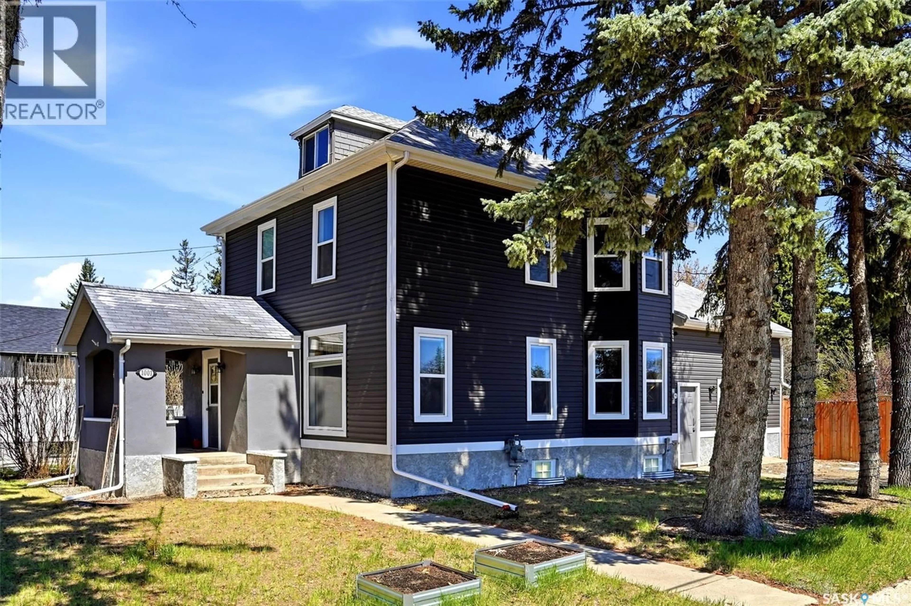 Home with vinyl exterior material, street for 1001 BUXTON STREET, Indian Head Saskatchewan S0G2K0