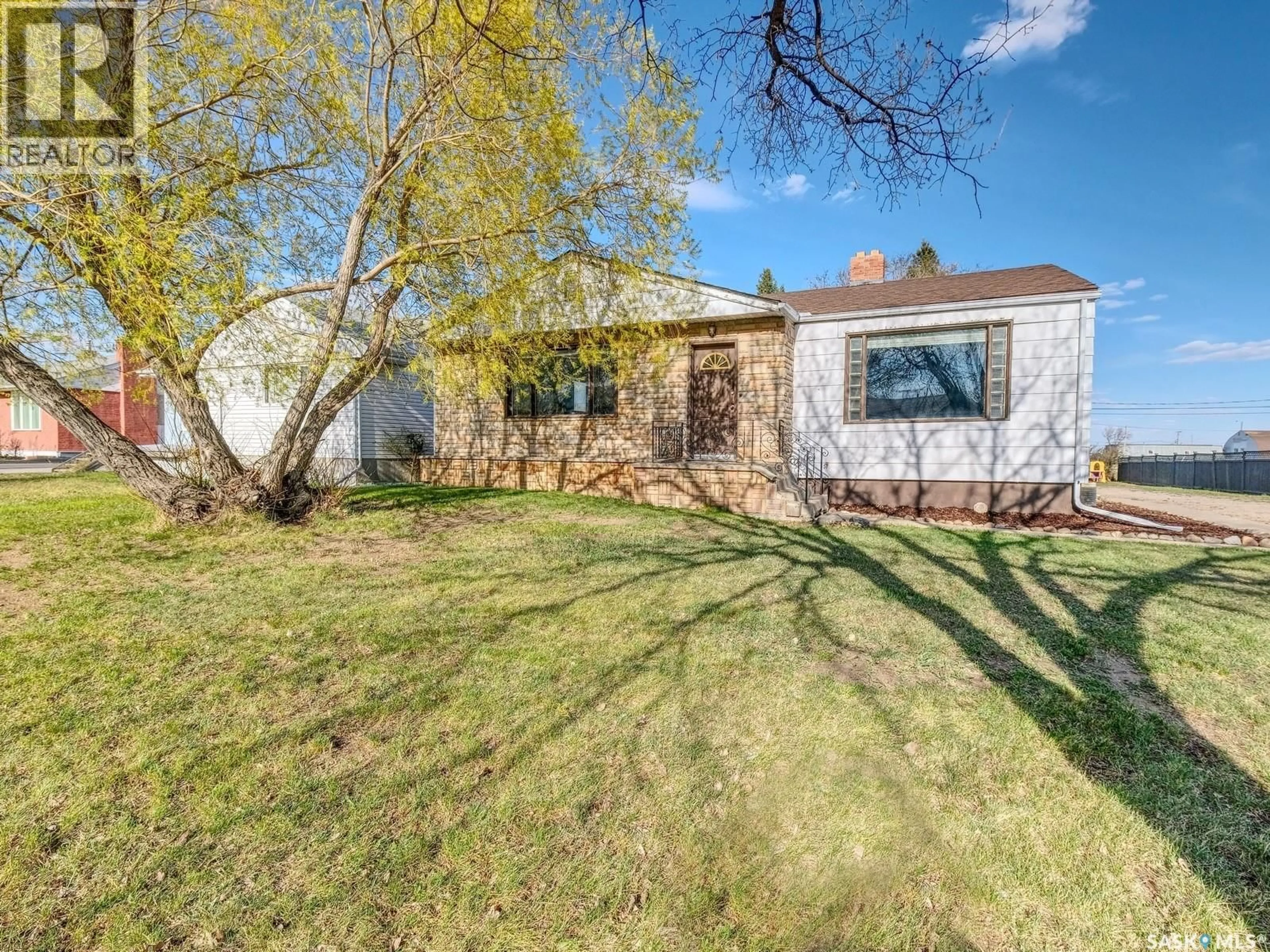 A pic from outside/outdoor area/front of a property/back of a property/a pic from drone, street for 304 YOUNG STREET, Rosetown Saskatchewan S0L2V0