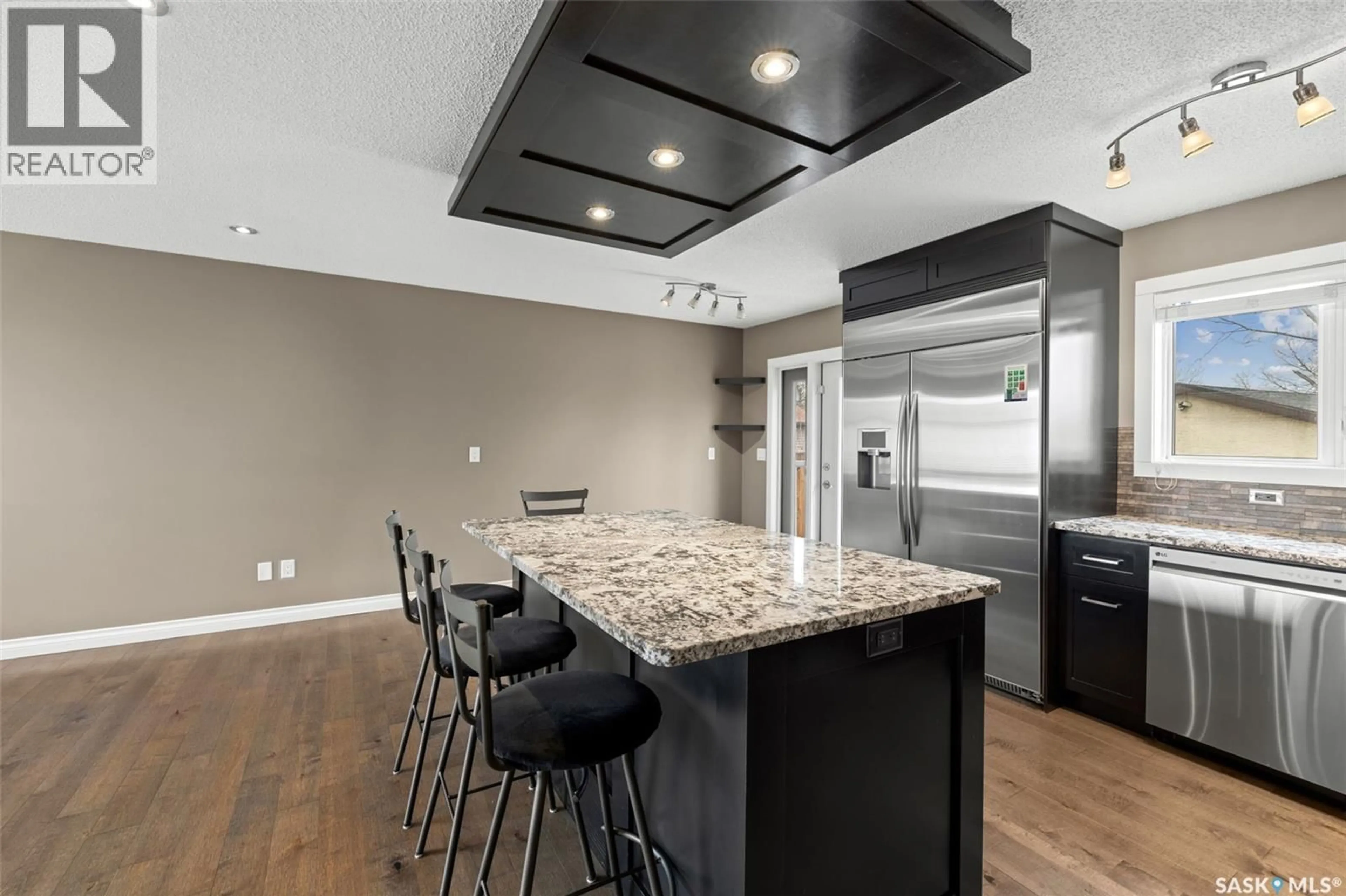 Contemporary kitchen, unknown for 1015 KENDERDINE DRIVE, Regina Saskatchewan S4X4H8