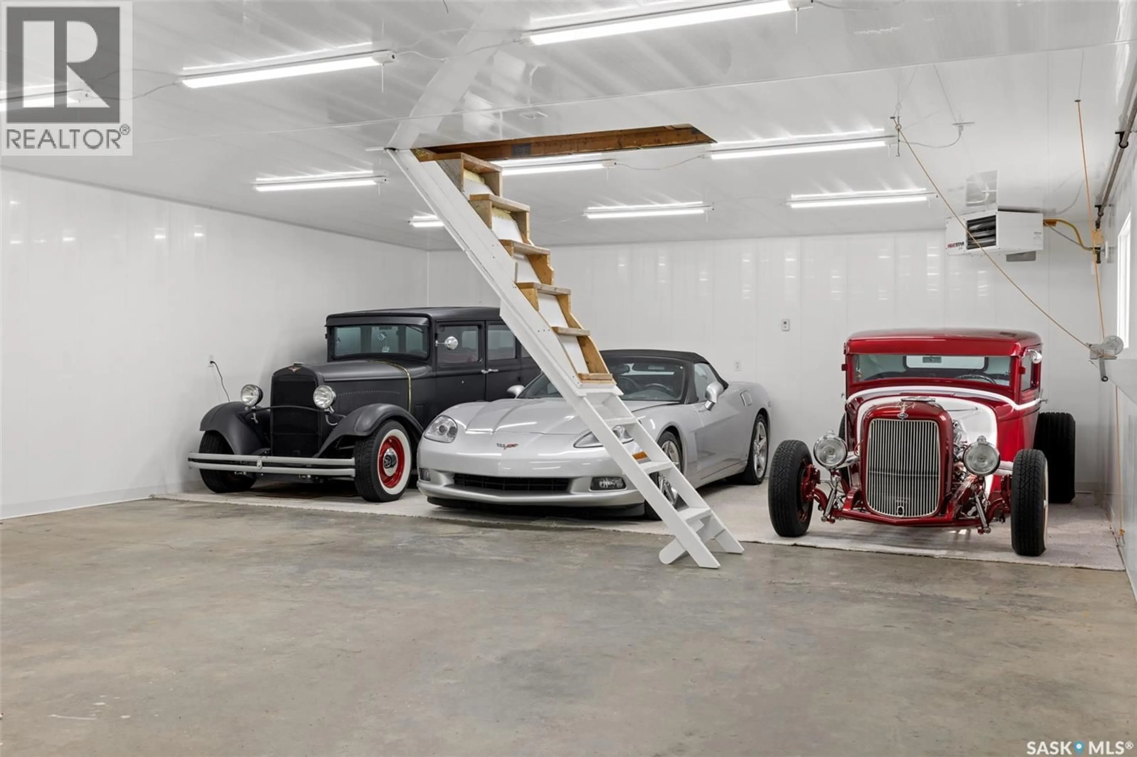 Indoor garage for 1015 KENDERDINE DRIVE, Regina Saskatchewan S4X4H8