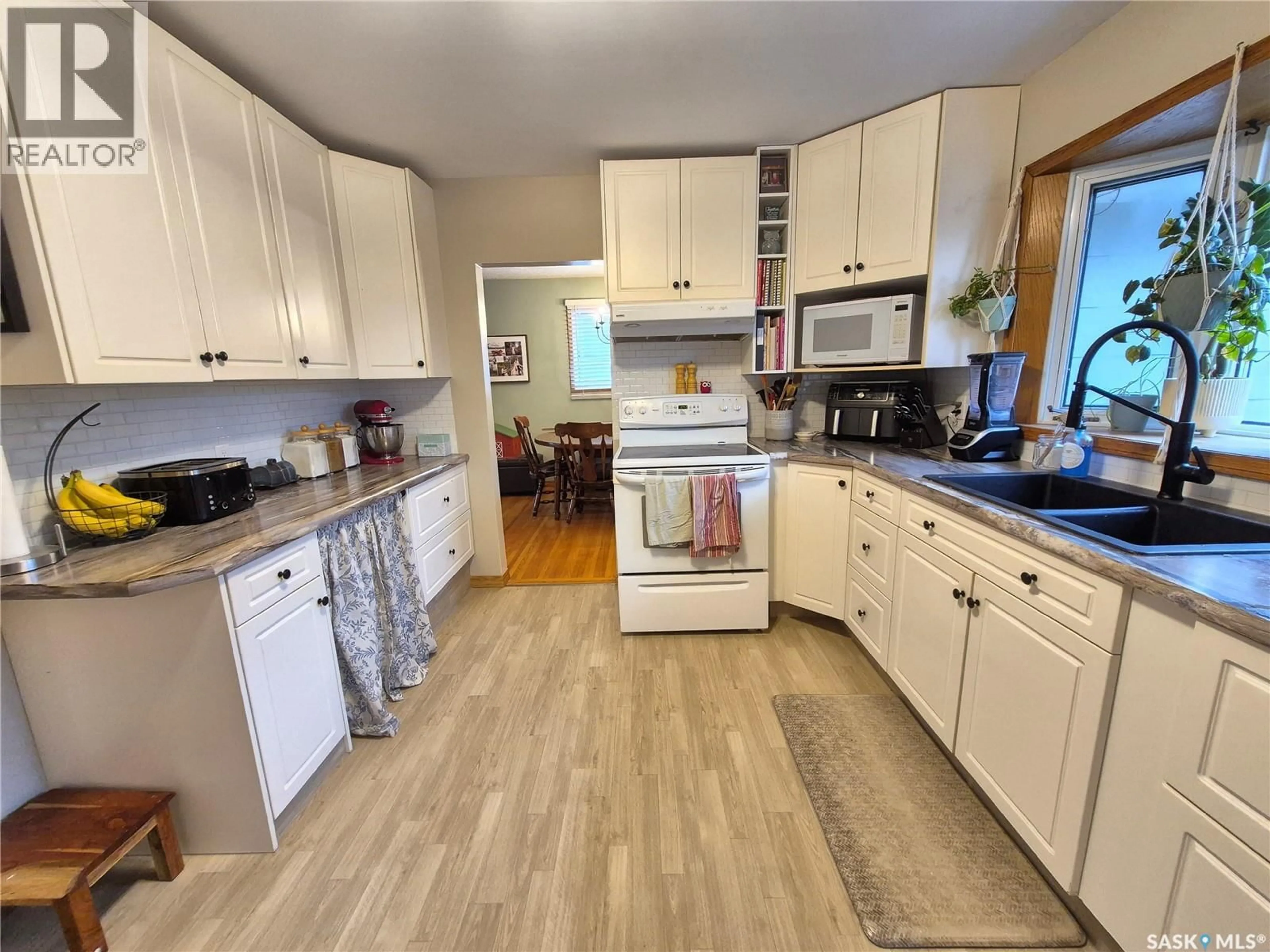 Unknown for 451 WOODLAWN CRESCENT, Weyburn Saskatchewan S4H0X5