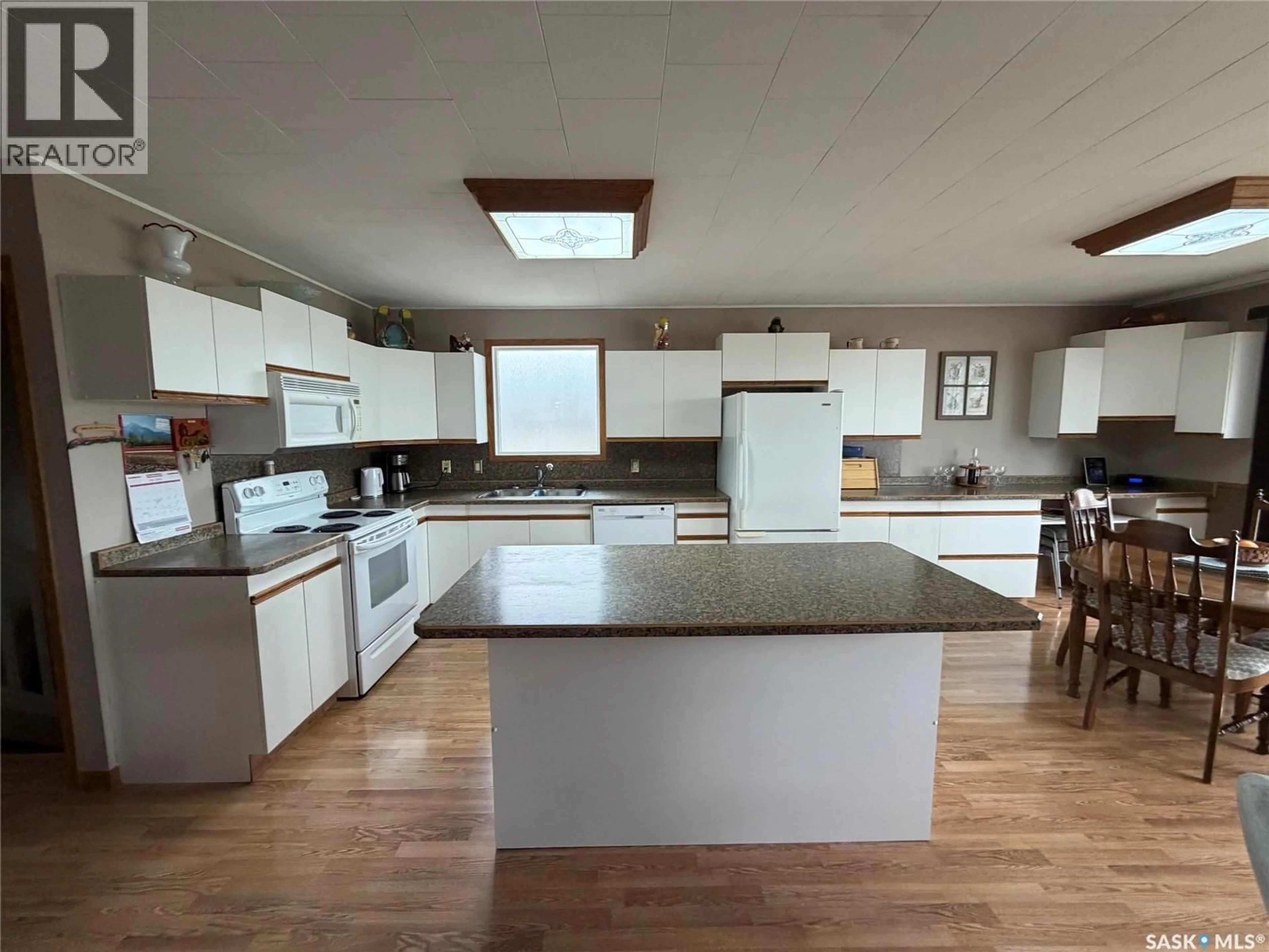 Open concept kitchen, unknown for 724 PRINCE STREET, Hudson Bay Saskatchewan S0E0Y0